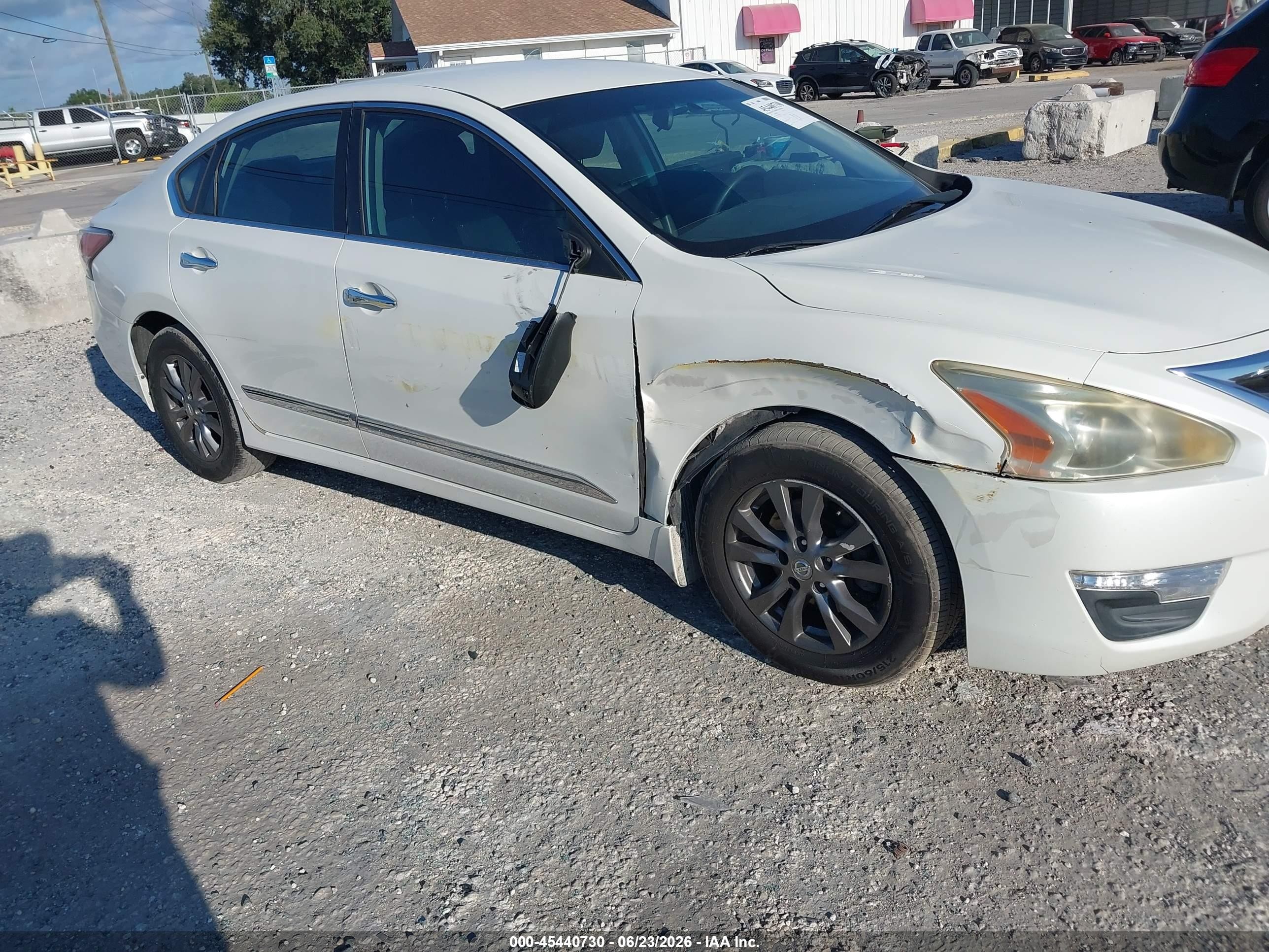 2015 Nissan Altima 2.5 S White vin: 1N4AL3AP4FC462230