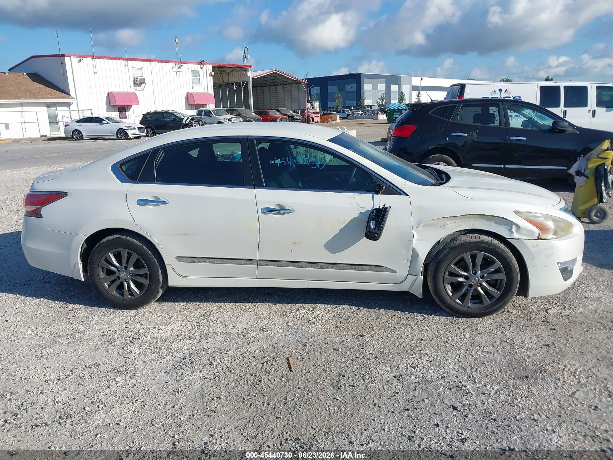 2015 Nissan Altima 2.5 S White vin: 1N4AL3AP4FC462230