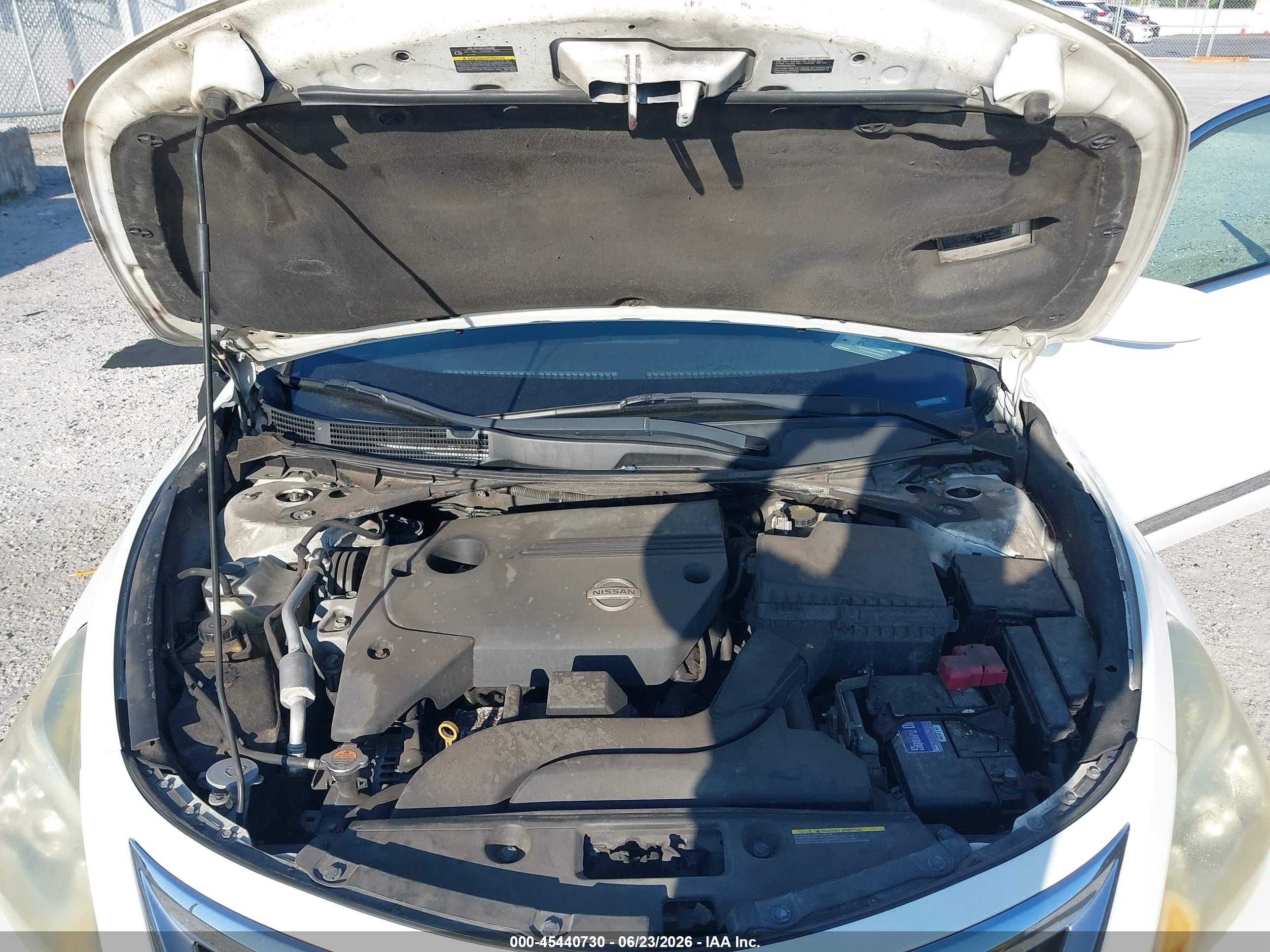 2015 Nissan Altima 2.5 S White vin: 1N4AL3AP4FC462230