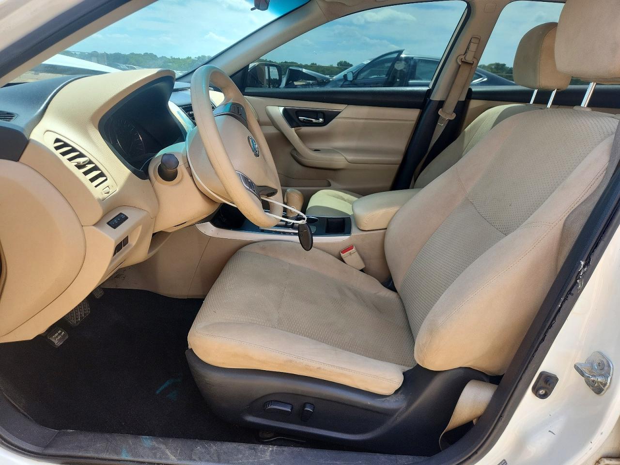 2015 Nissan Altima 2.5 S White vin: 1N4AL3AP4FC469968