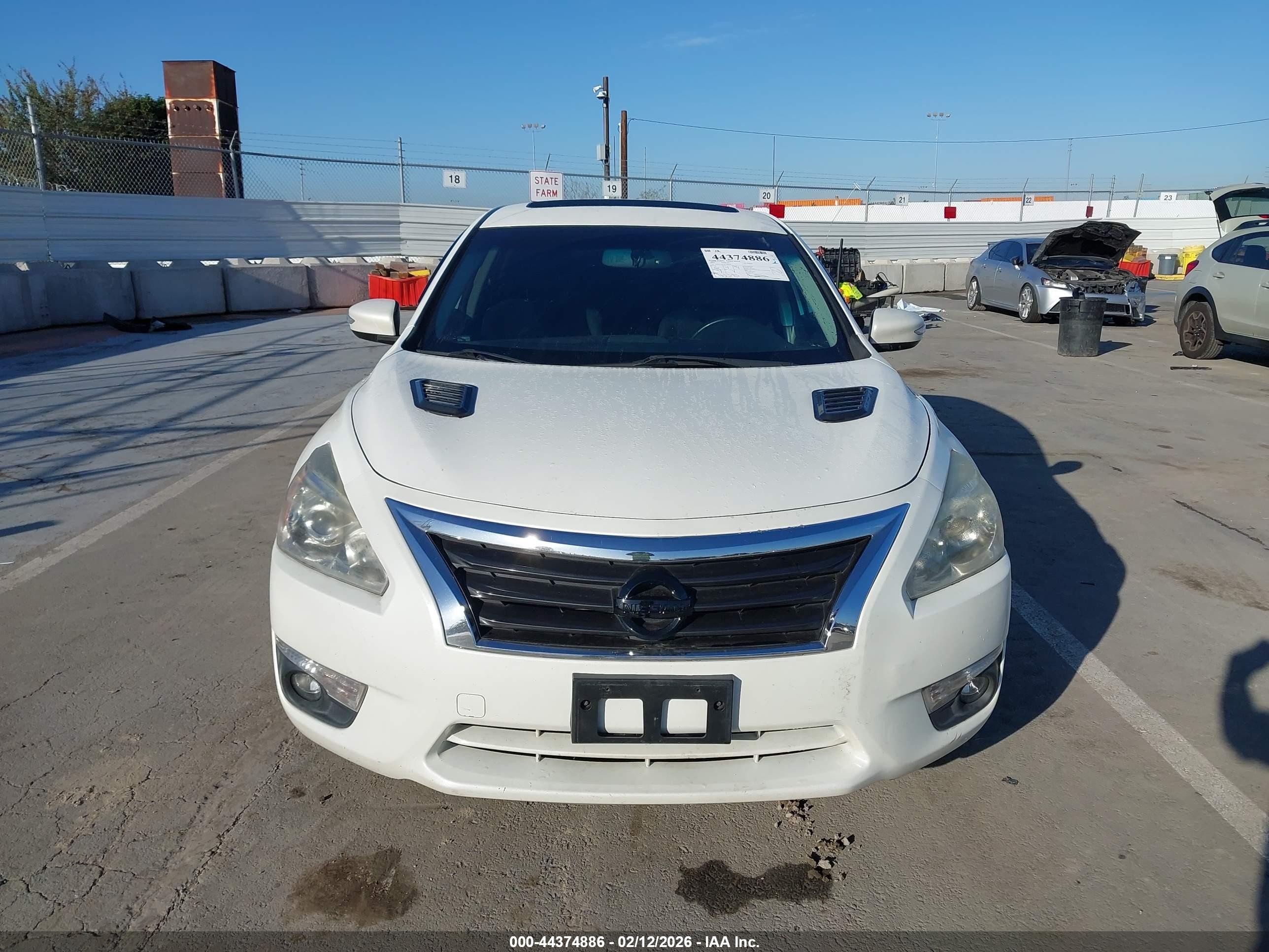 2015 Nissan Altima 2.5 Sv White vin: 1N4AL3AP4FC486639