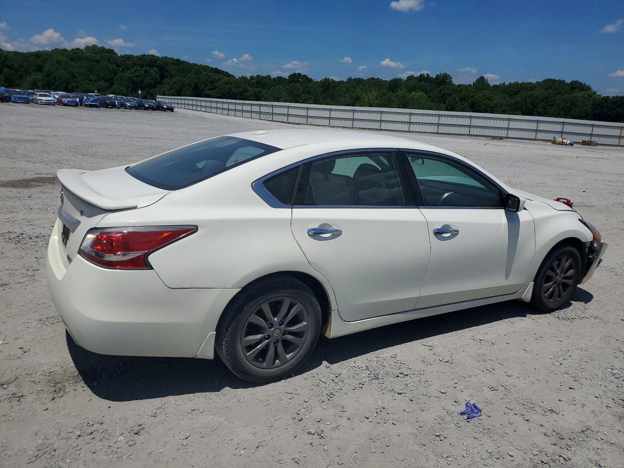 2015 Nissan Altima 2.5 S White vin: 1N4AL3AP4FC487239