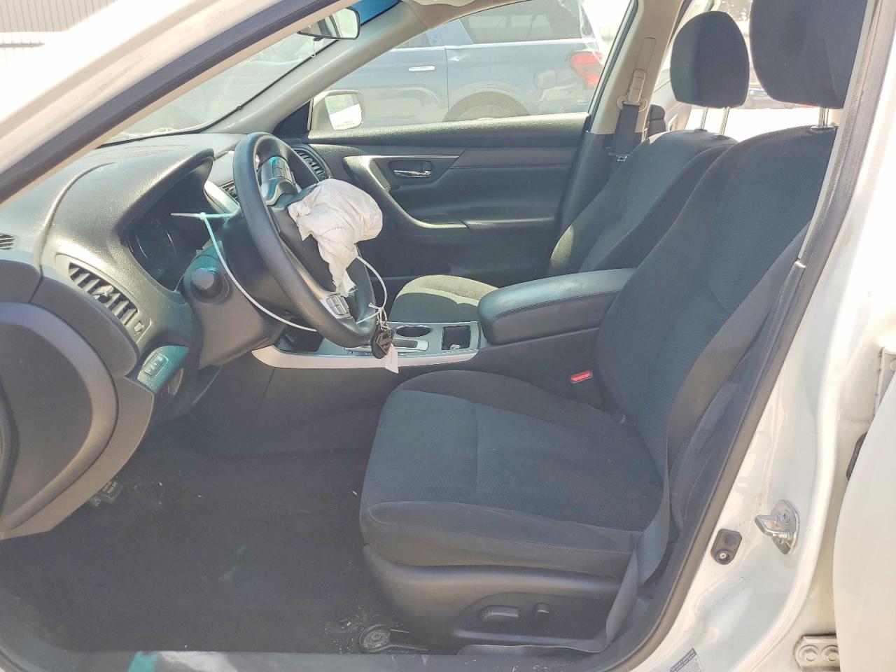 2015 Nissan Altima 2.5 S White vin: 1N4AL3AP4FC487239