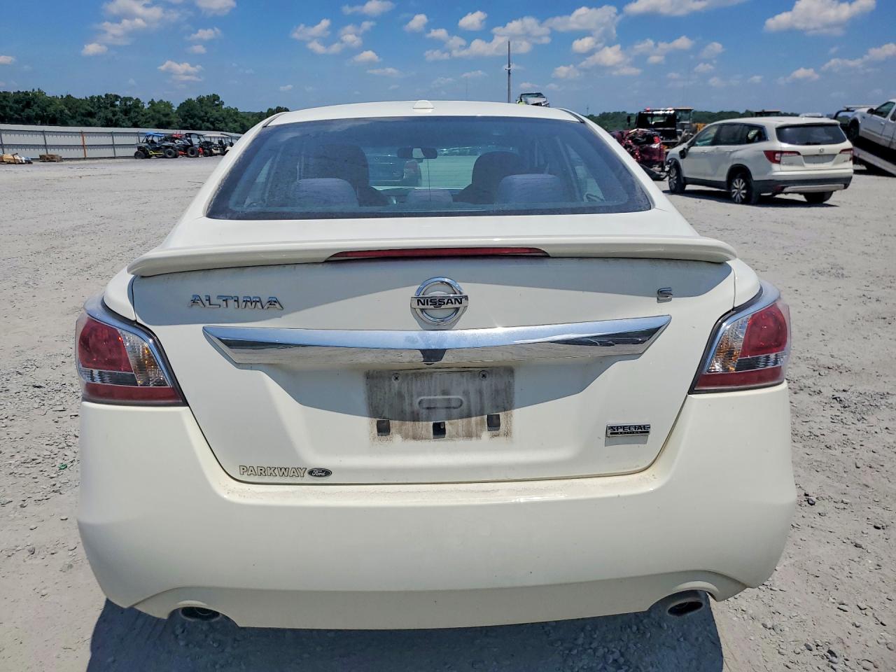 2015 Nissan Altima 2.5 S White vin: 1N4AL3AP4FC487239