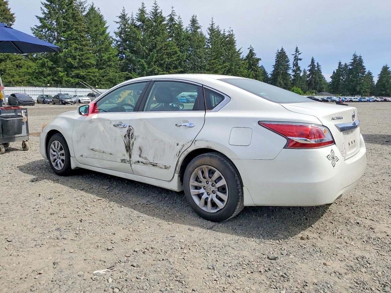 2015 Nissan Altima 2.5 S White vin: 1N4AL3AP4FC569844
