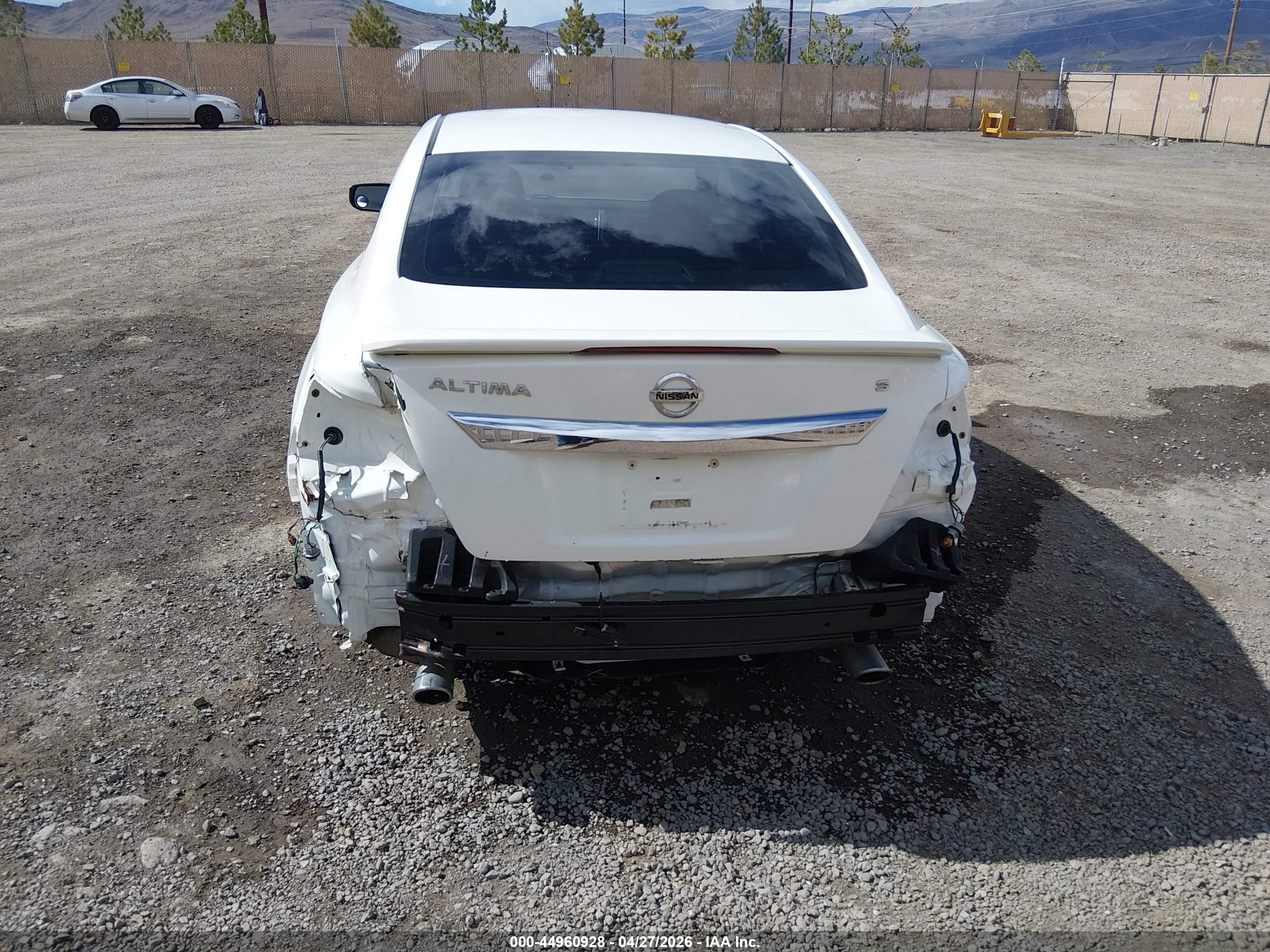 2015 Nissan Altima 2.5 S White vin: 1N4AL3AP4FC570475