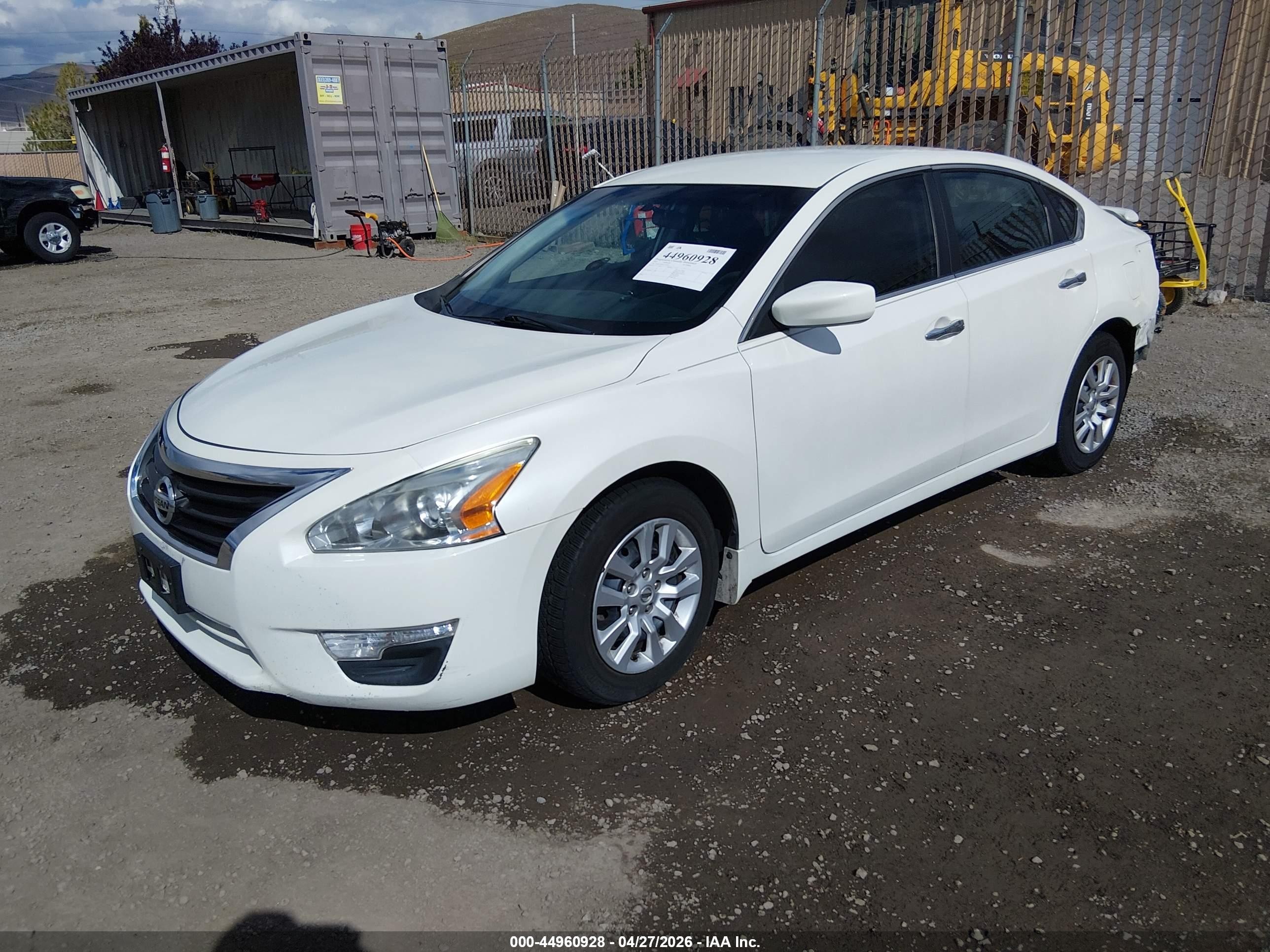 2015 Nissan Altima 2.5 S White vin: 1N4AL3AP4FC570475