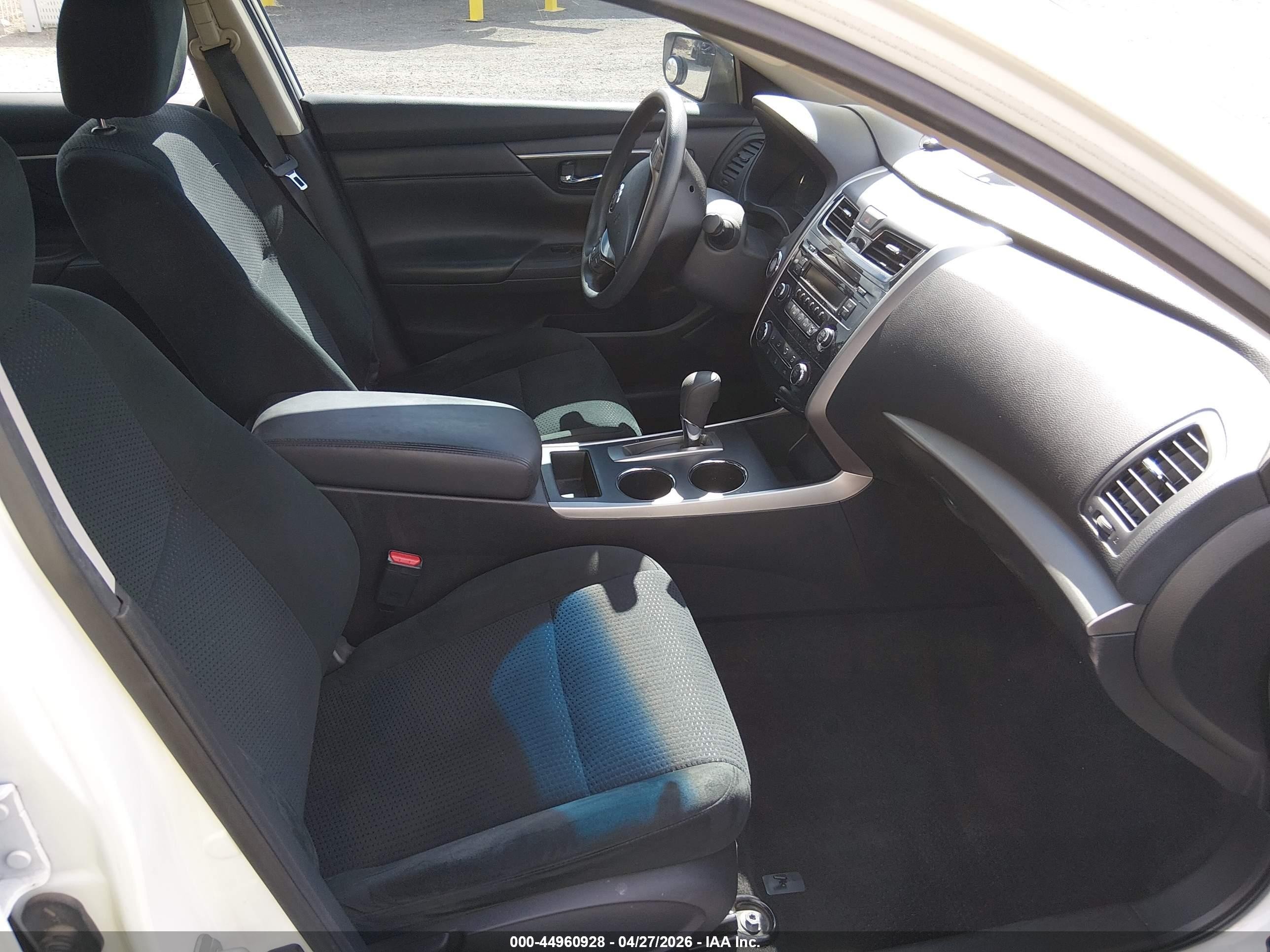 2015 Nissan Altima 2.5 S White vin: 1N4AL3AP4FC570475
