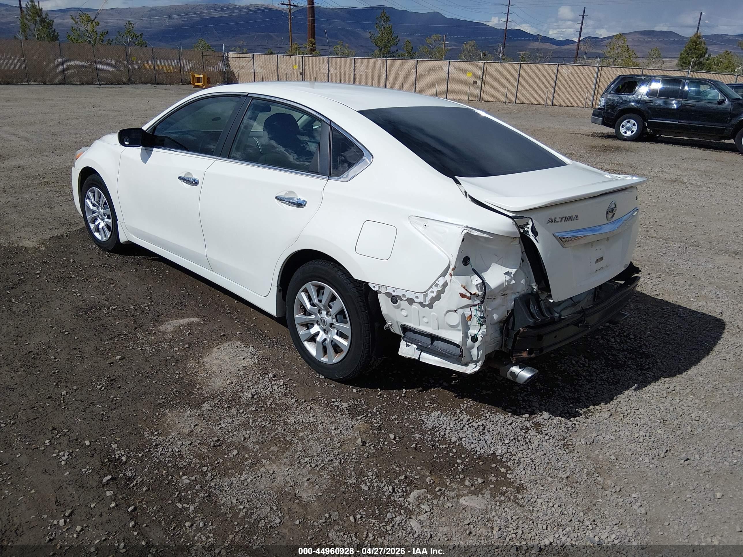2015 Nissan Altima 2.5 S White vin: 1N4AL3AP4FC570475