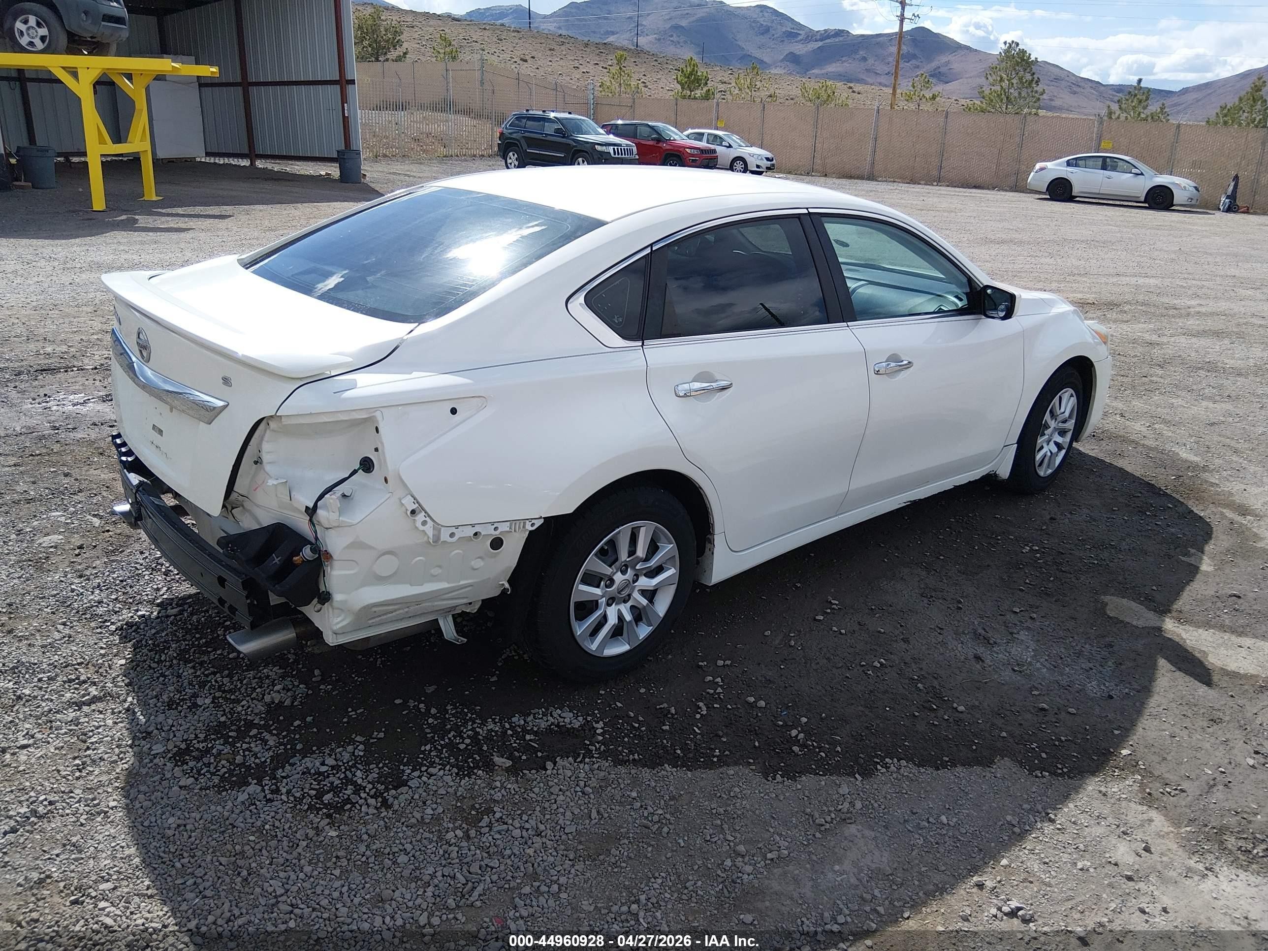 2015 Nissan Altima 2.5 S White vin: 1N4AL3AP4FC570475