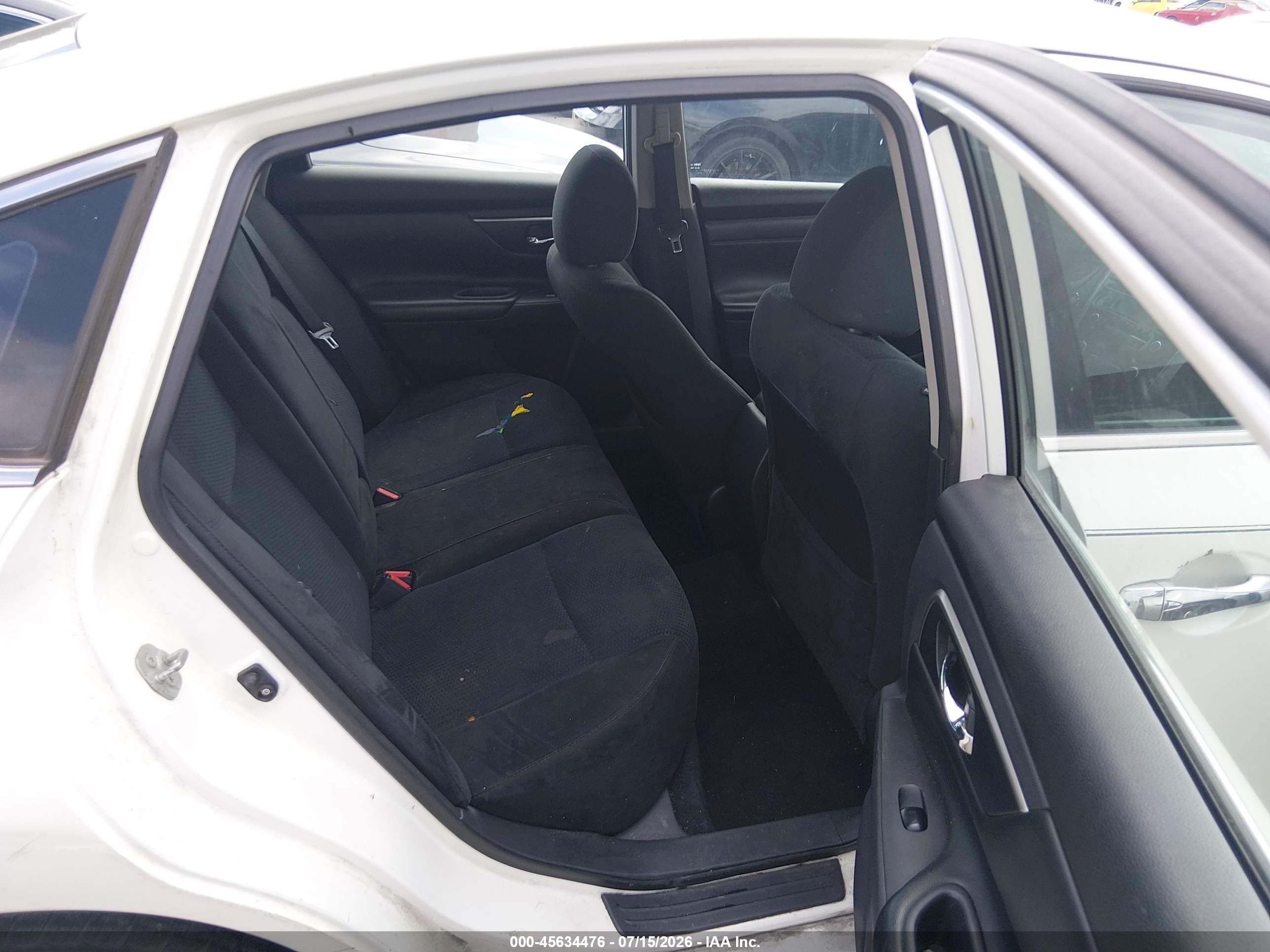 2015 Nissan Altima 2.5 S White vin: 1N4AL3AP4FC573568