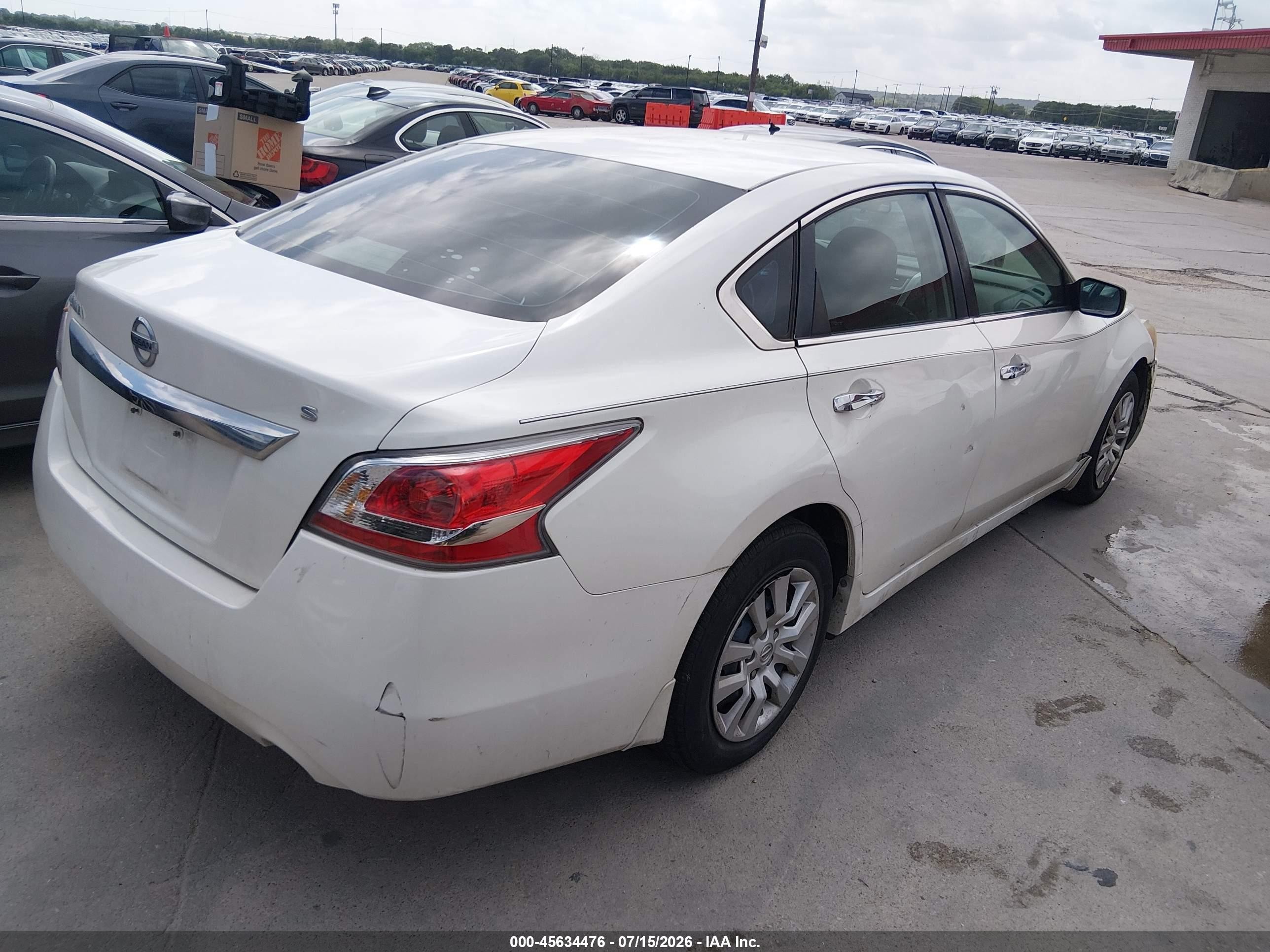 2015 Nissan Altima 2.5 S White vin: 1N4AL3AP4FC573568
