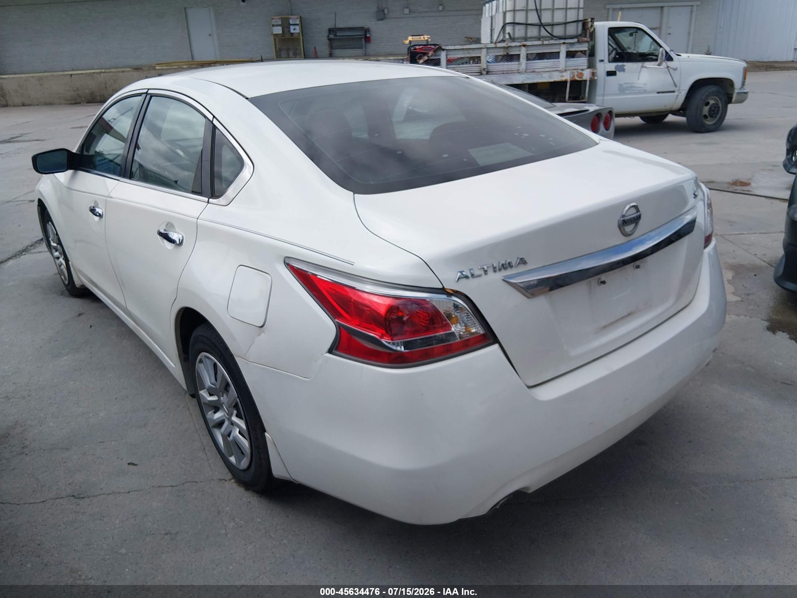 2015 Nissan Altima 2.5 S White vin: 1N4AL3AP4FC573568
