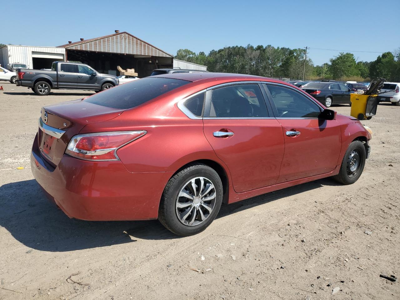 2015 Nissan Altima 2.5 Red vin: 1N4AL3AP4FN302319