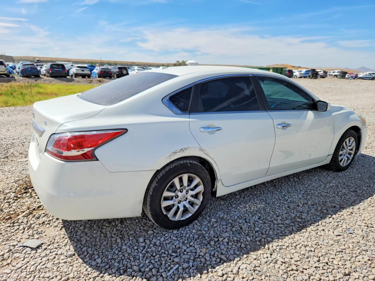 2015 Nissan Altima 2.5 S White vin: 1N4AL3AP4FN318066