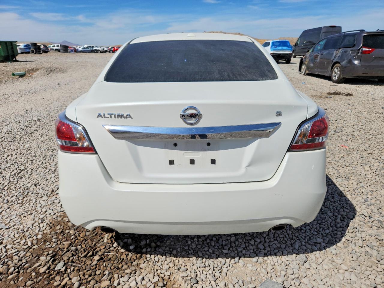 2015 Nissan Altima 2.5 S White vin: 1N4AL3AP4FN318066