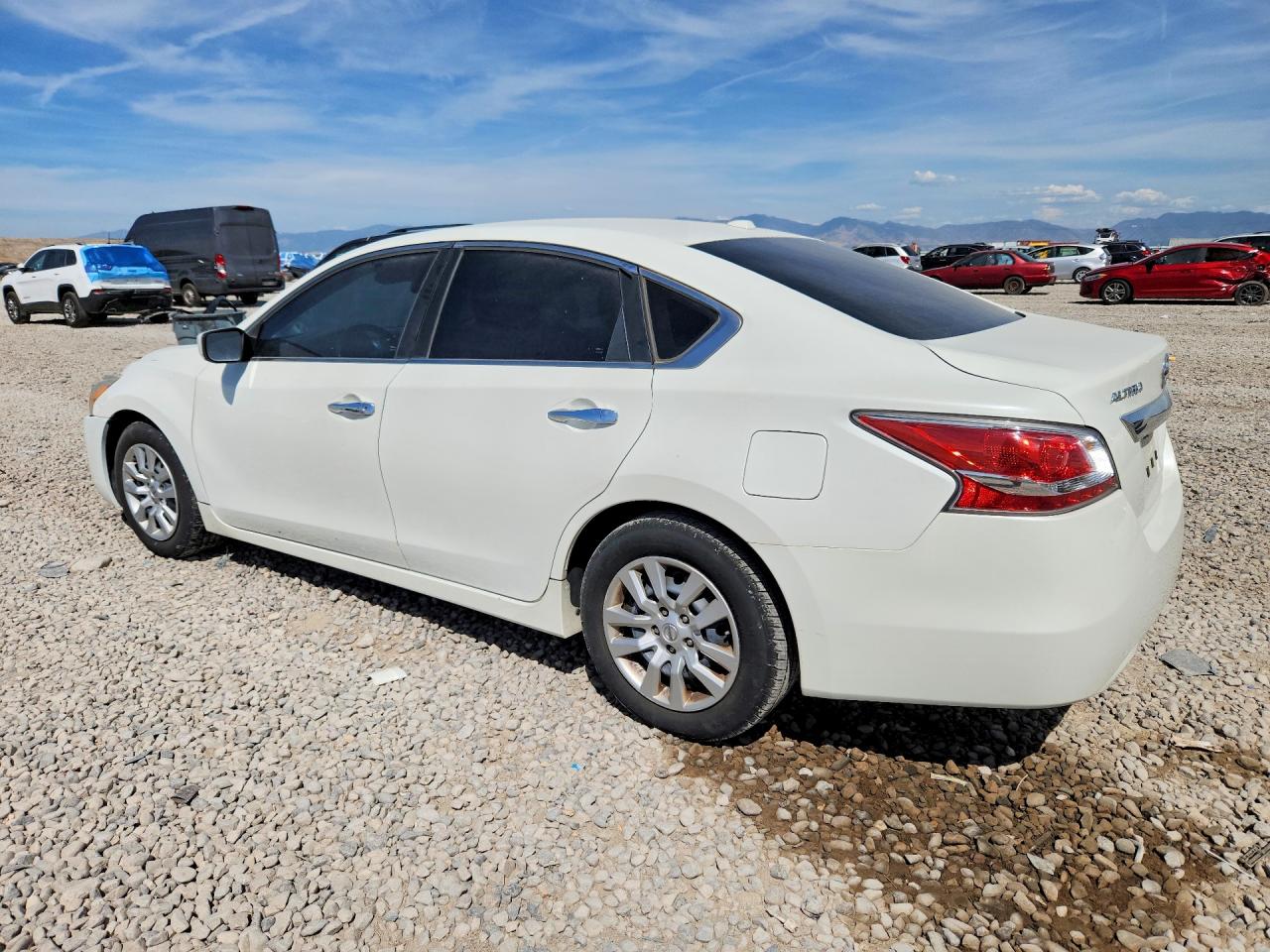 2015 Nissan Altima 2.5 S White vin: 1N4AL3AP4FN318066