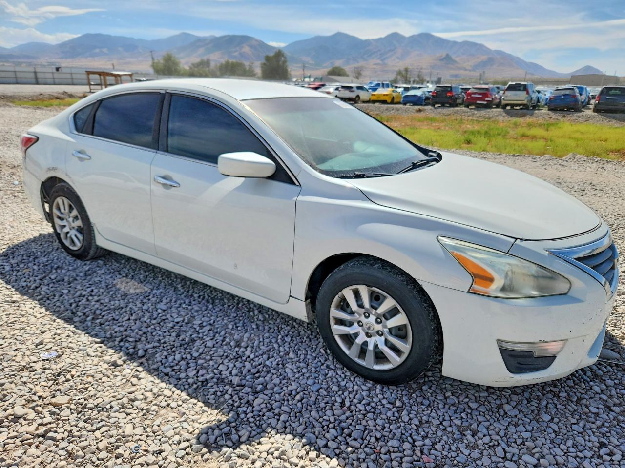2015 Nissan Altima 2.5 S White vin: 1N4AL3AP4FN318066