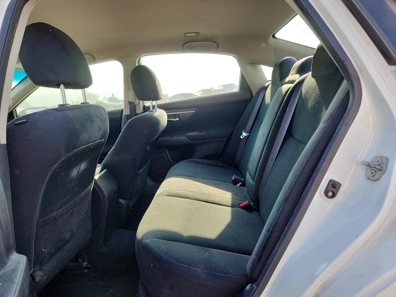 2015 Nissan Altima 2.5 S White vin: 1N4AL3AP4FN330346