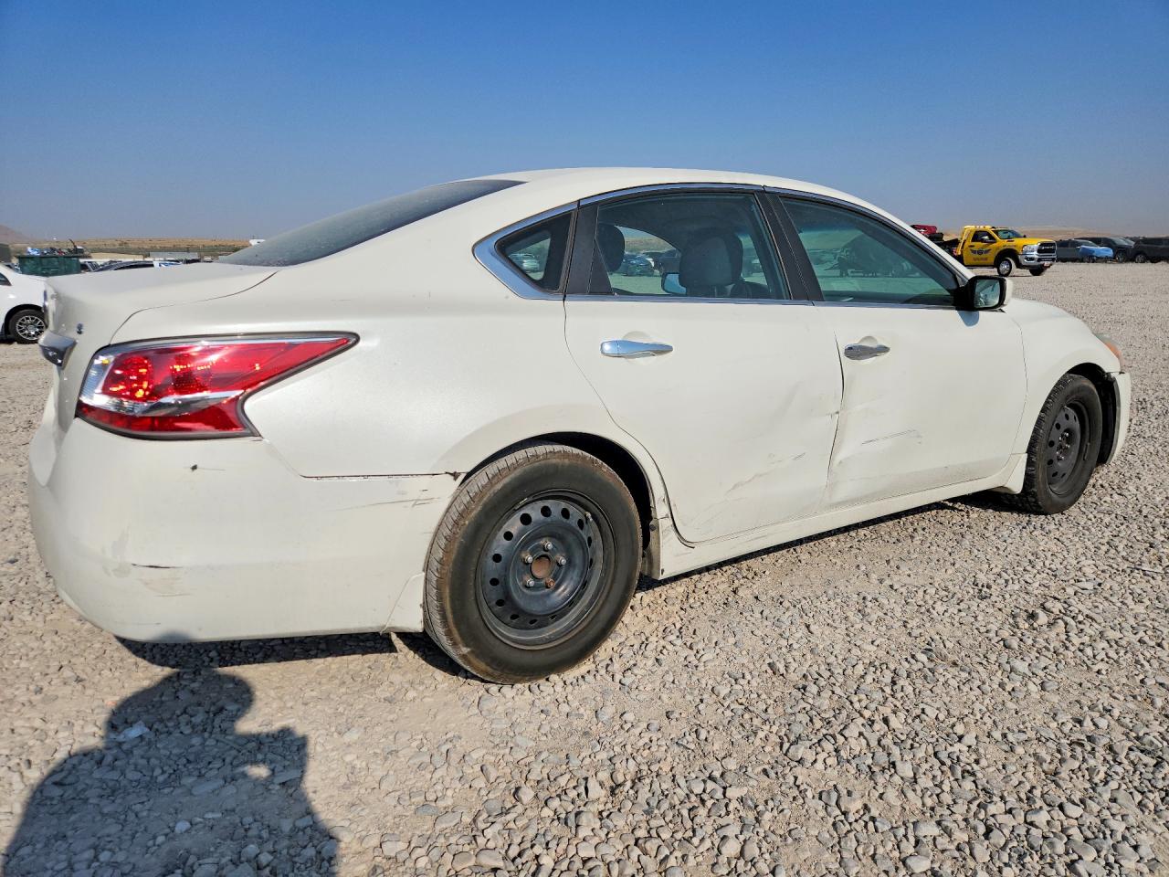 2015 Nissan Altima 2.5 S White vin: 1N4AL3AP4FN330346