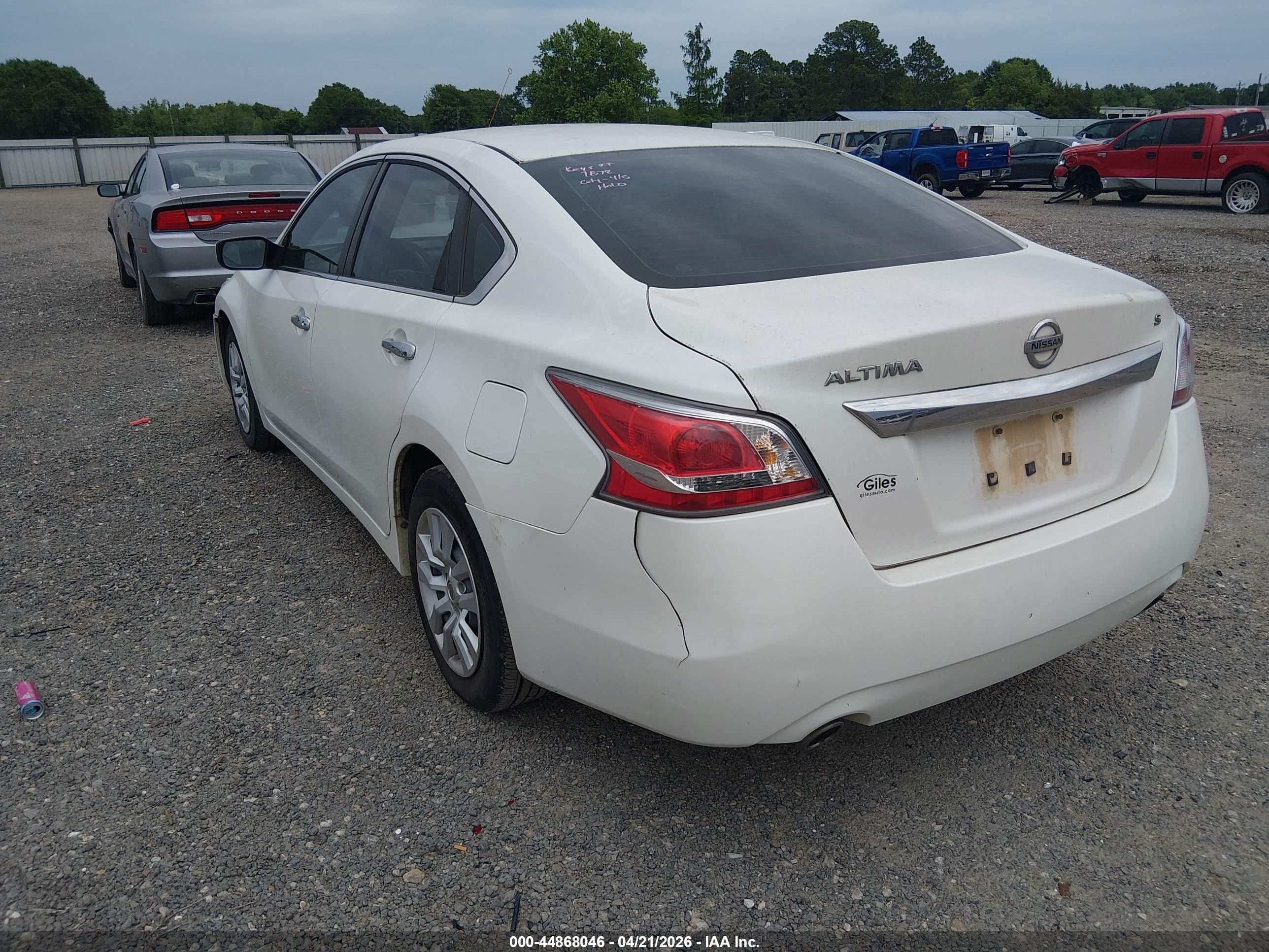 2015 Nissan Altima 2.5 S White vin: 1N4AL3AP4FN366750