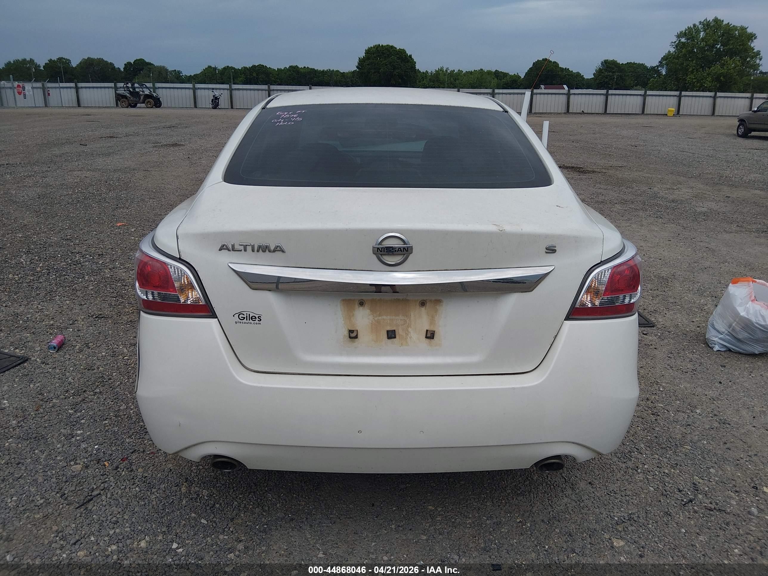 2015 Nissan Altima 2.5 S White vin: 1N4AL3AP4FN366750