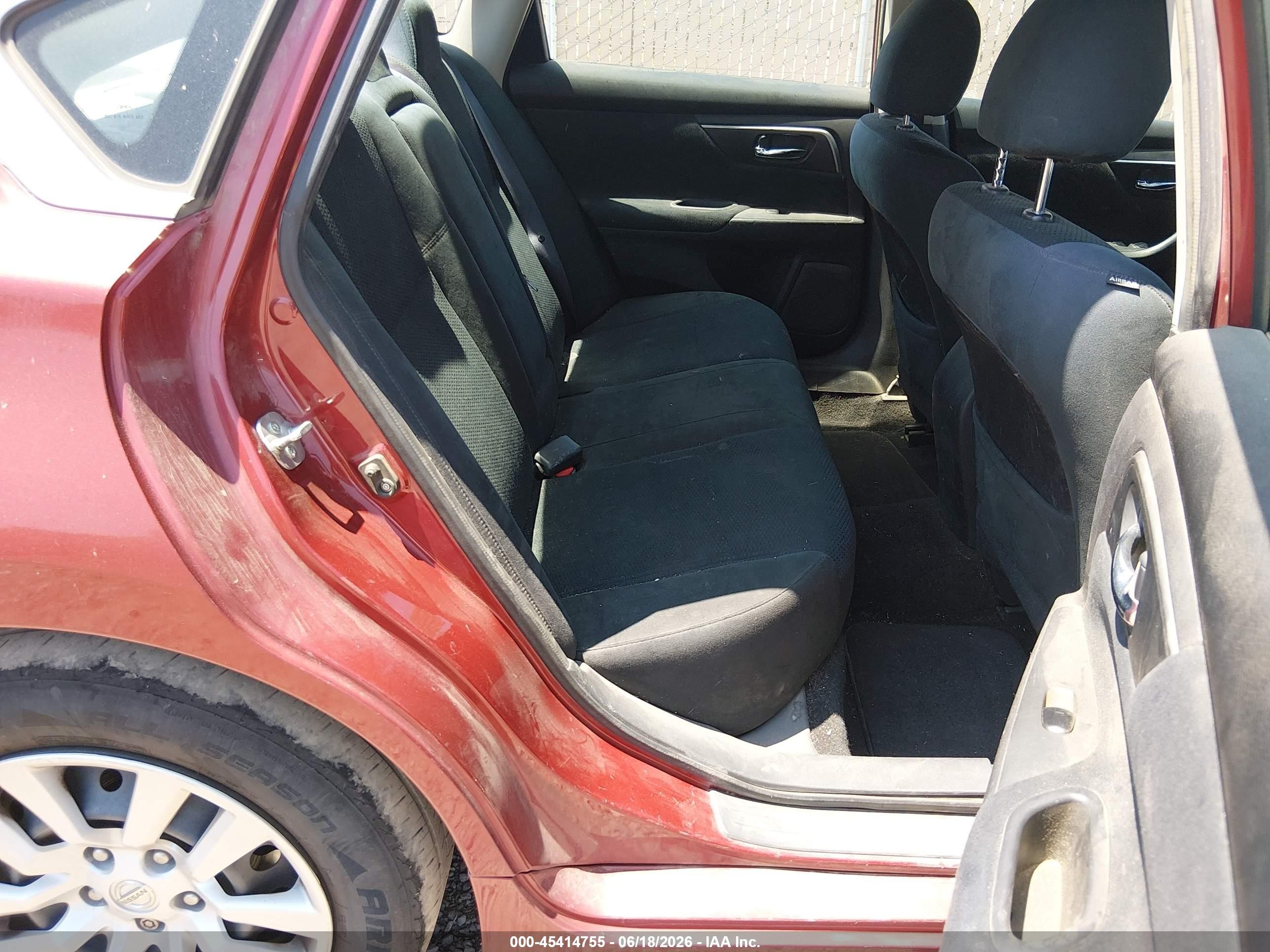 2015 Nissan Altima 2.5 S Red vin: 1N4AL3AP4FN368952
