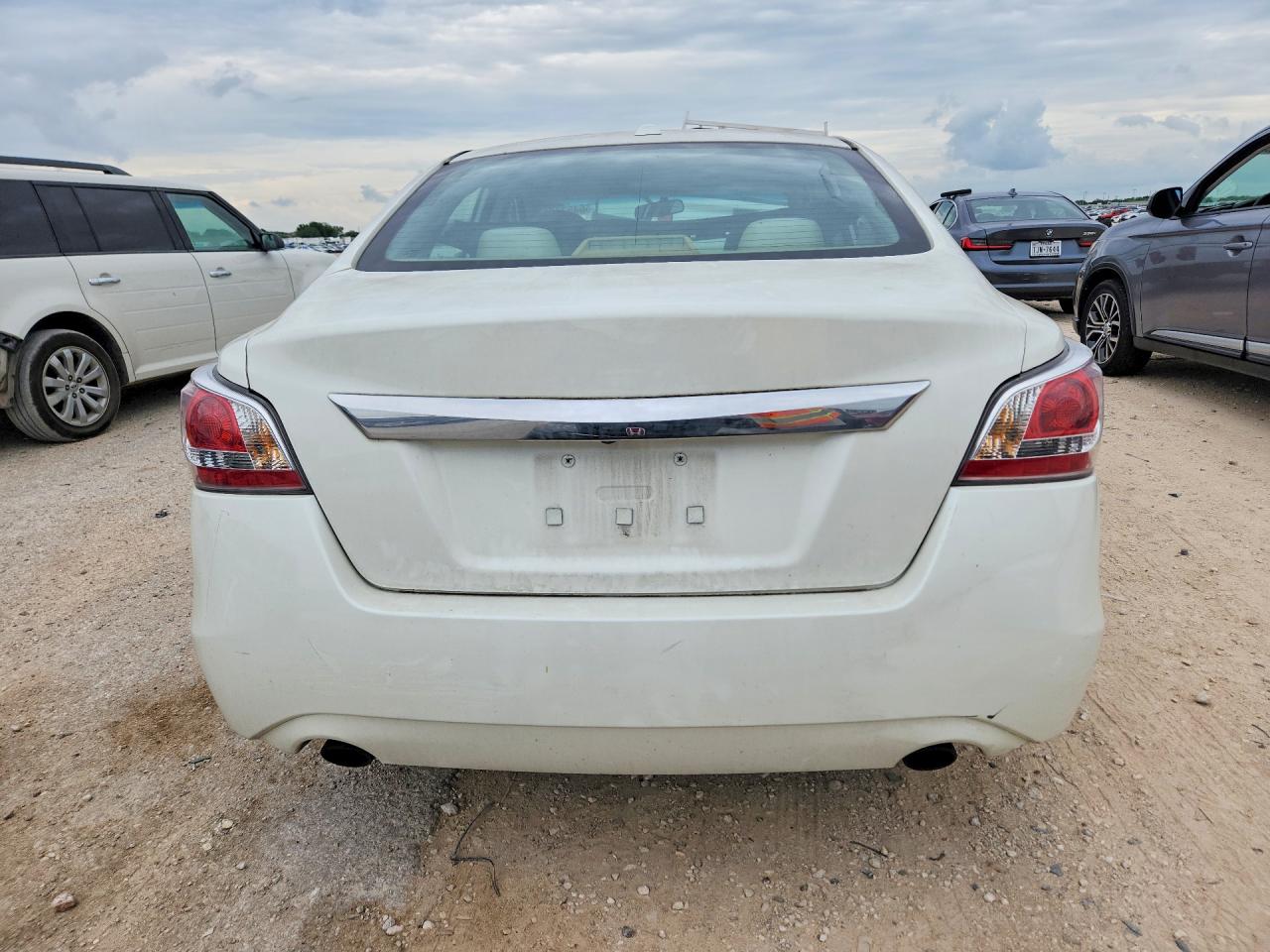 2015 Nissan Altima 2.5 S White vin: 1N4AL3AP4FN372211