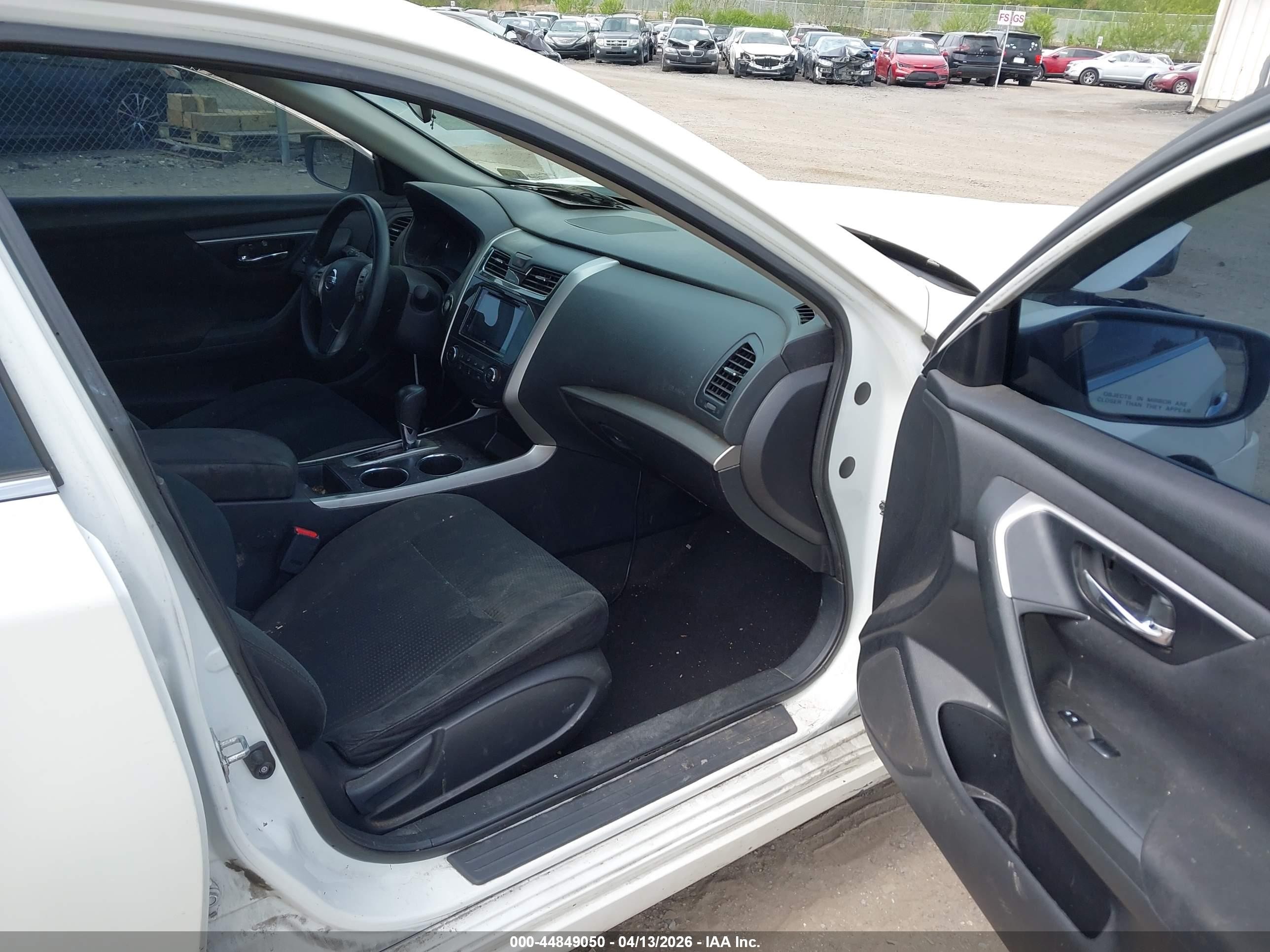 2015 Nissan Altima 2.5/2.5 S/2.5 Sl/2.5 Sv White vin: 1N4AL3AP4FN375710