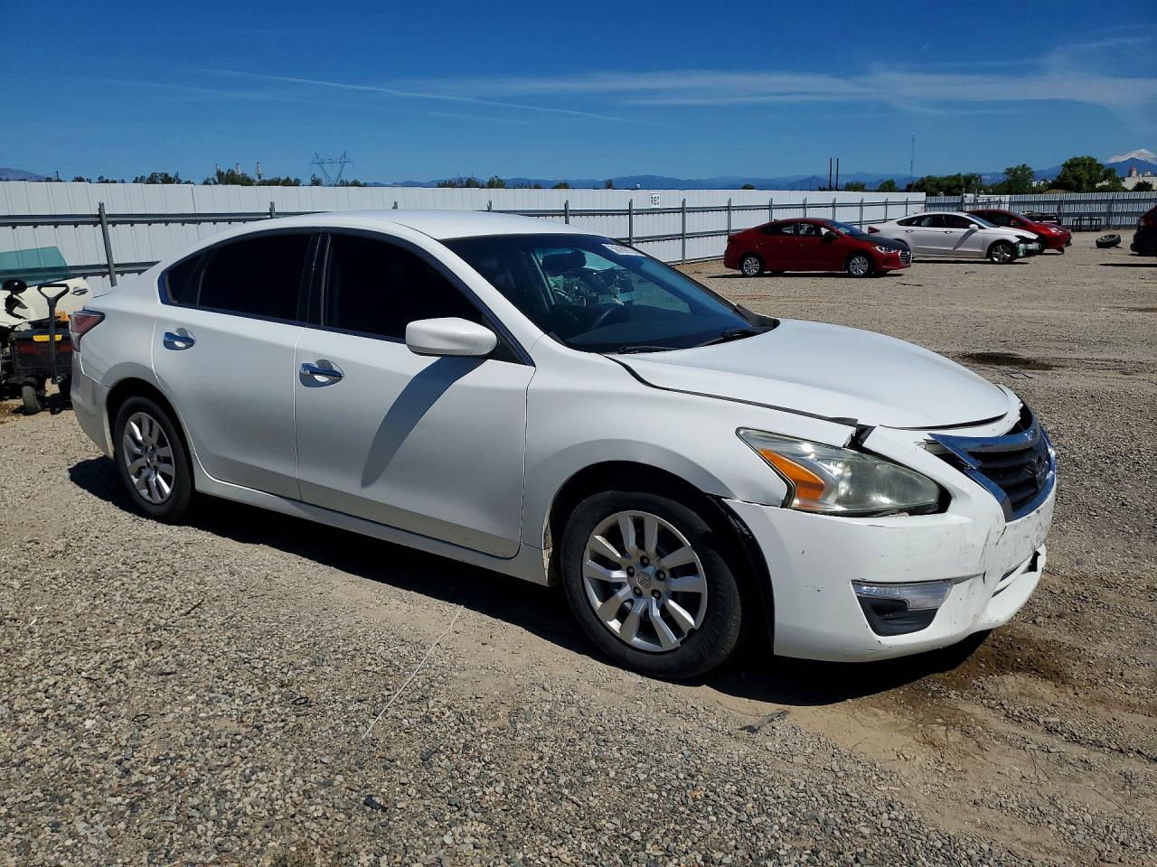 2015 Nissan Altima 2.5 S White vin: 1N4AL3AP4FN387789