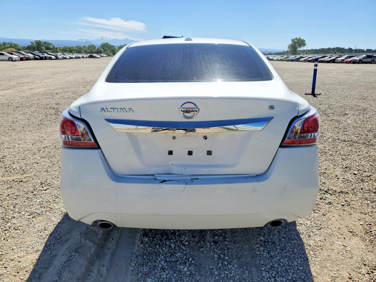 2015 Nissan Altima 2.5 S White vin: 1N4AL3AP4FN387789