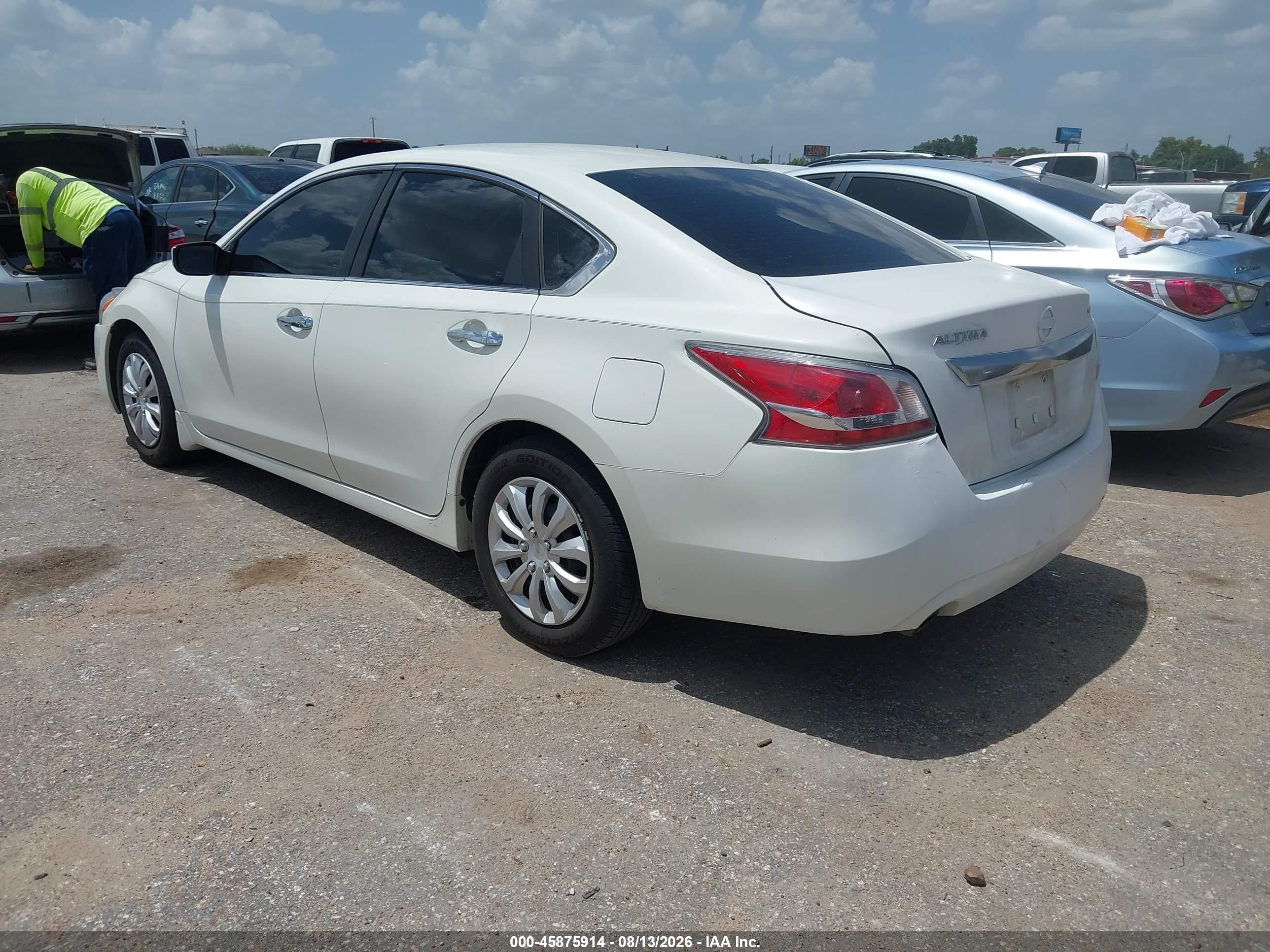 2015 Nissan Altima 2.5 S White vin: 1N4AL3AP4FN391003