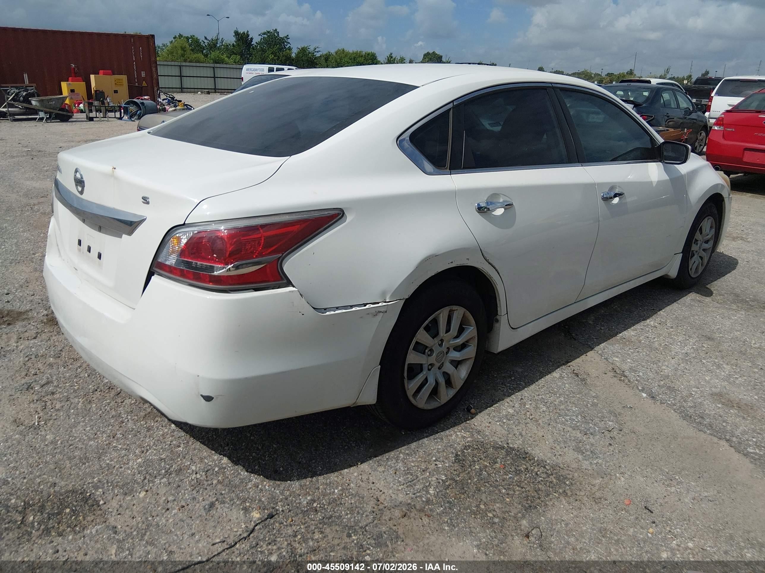 2015 Nissan Altima 2.5 S White vin: 1N4AL3AP4FN402937