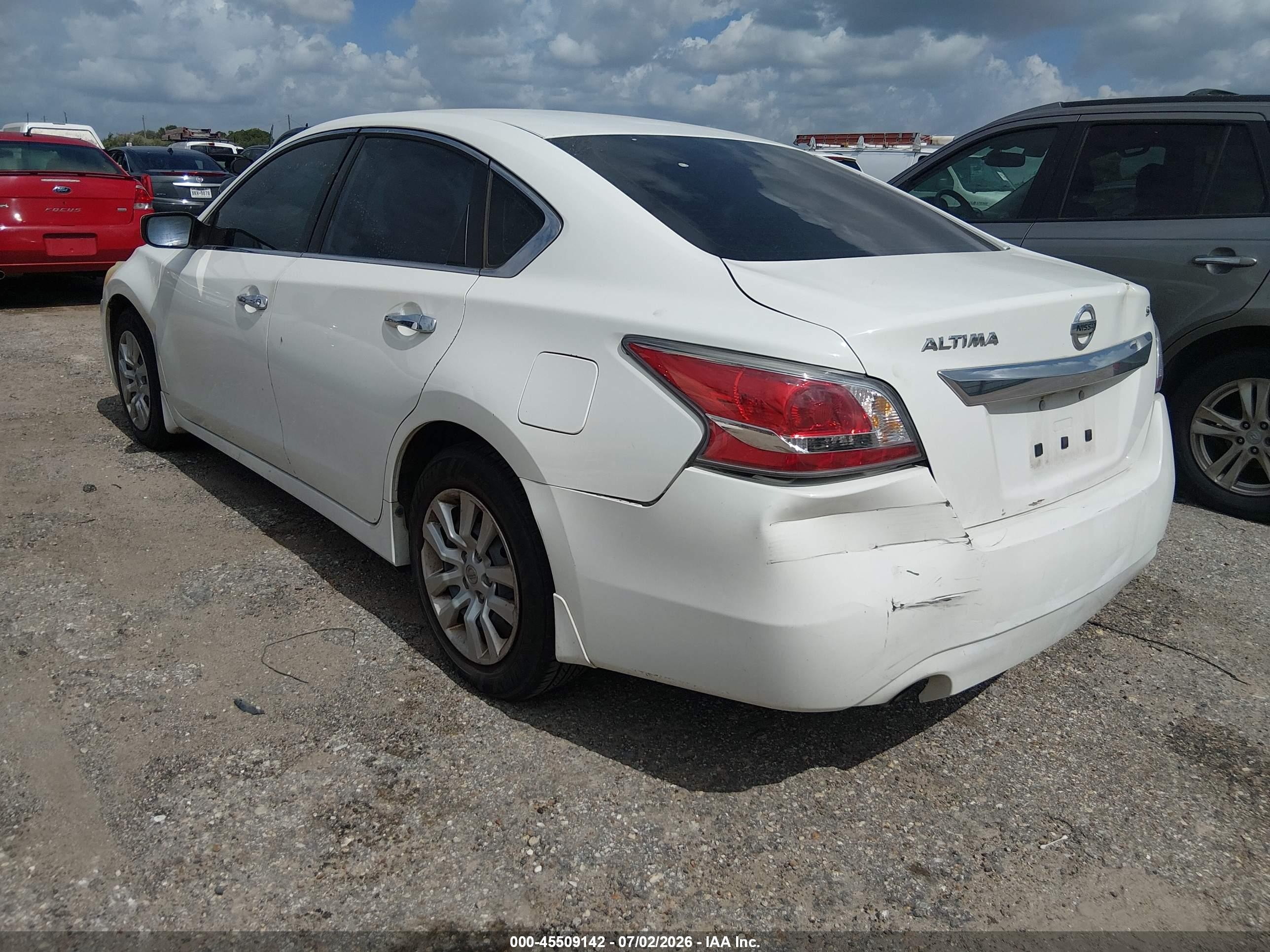 2015 Nissan Altima 2.5 S White vin: 1N4AL3AP4FN402937