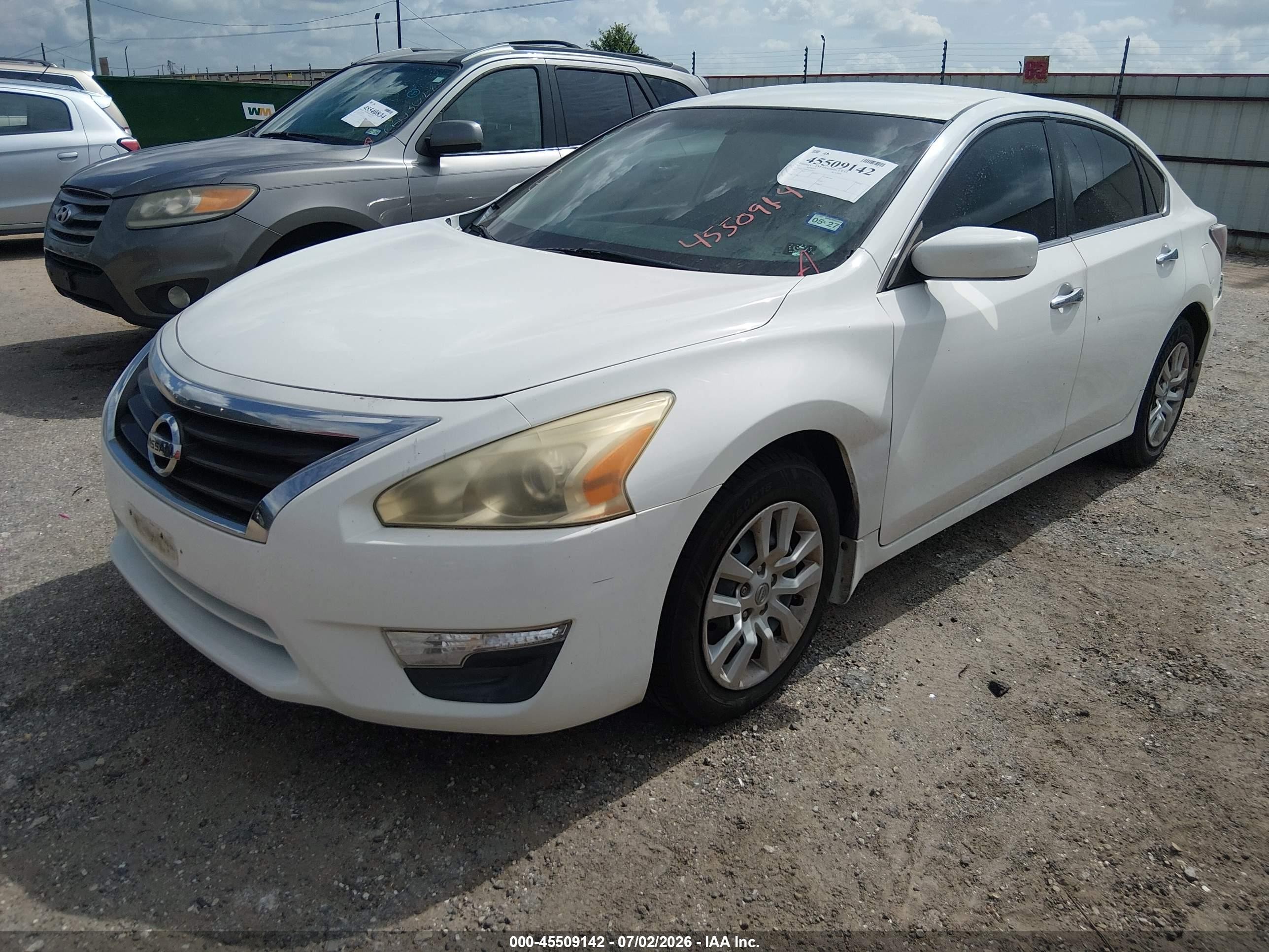2015 Nissan Altima 2.5 S White vin: 1N4AL3AP4FN402937
