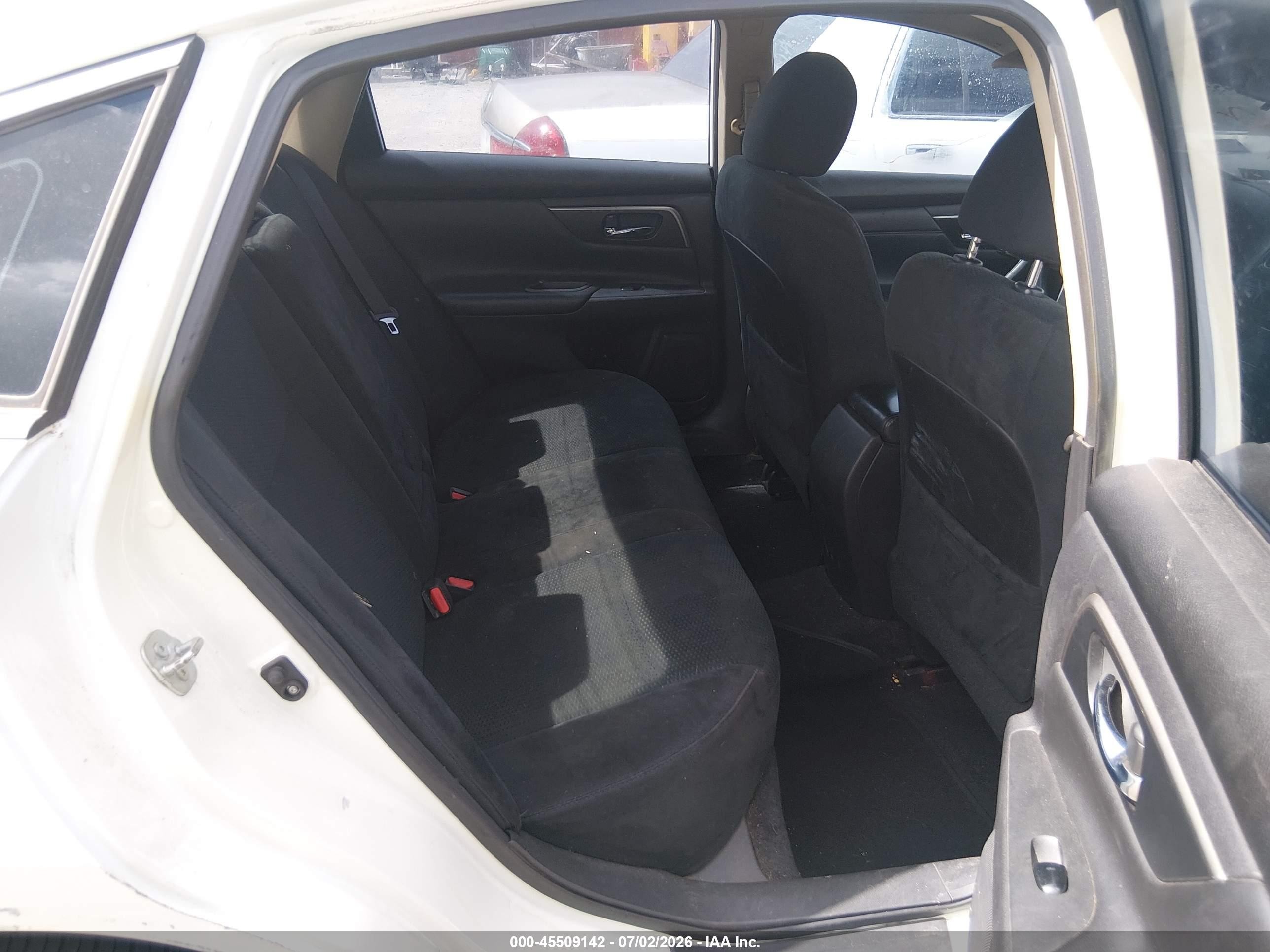 2015 Nissan Altima 2.5 S White vin: 1N4AL3AP4FN402937
