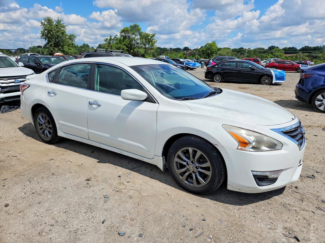 2015 Nissan Altima 2.5 S White vin: 1N4AL3AP4FN900684