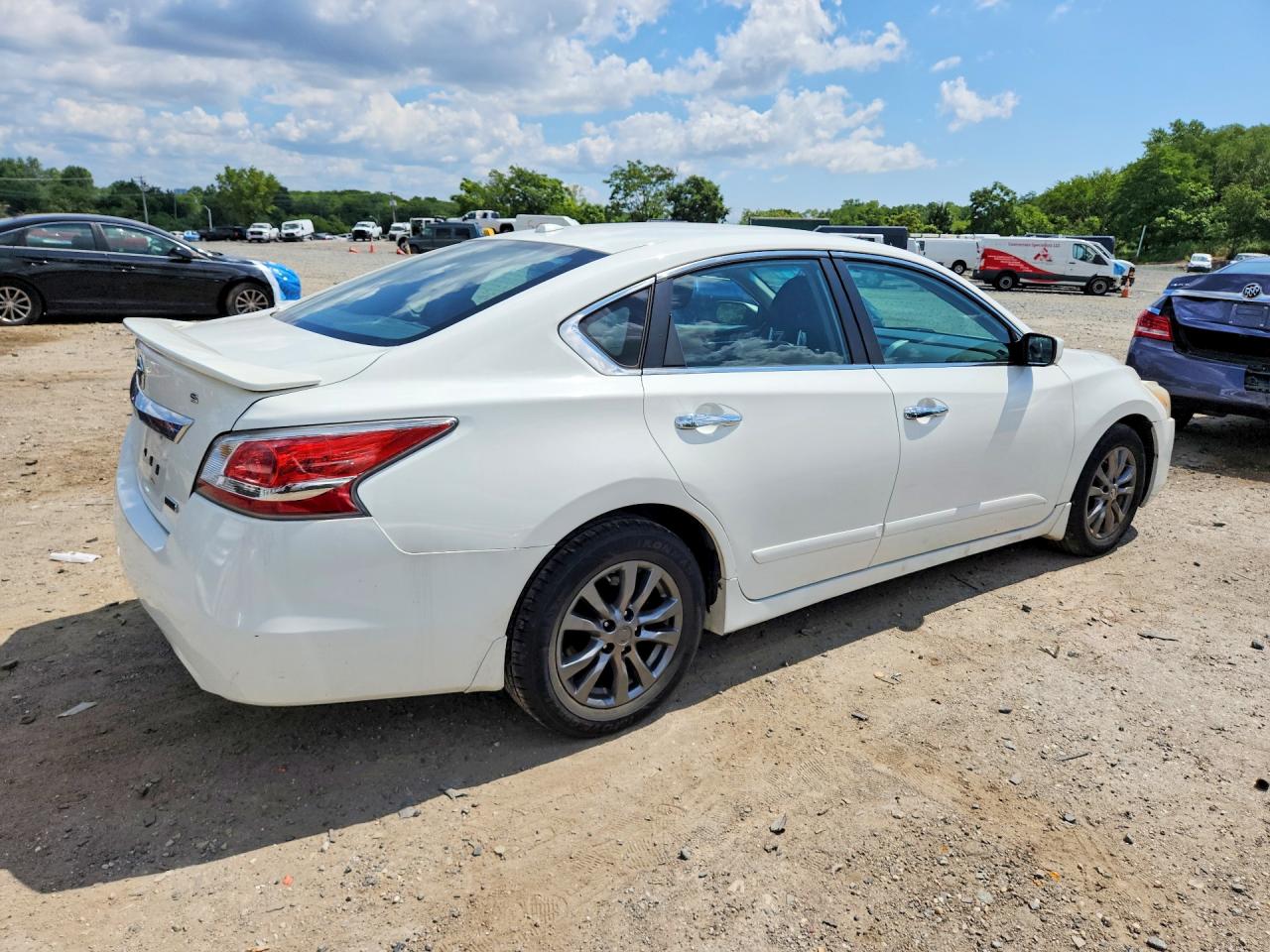 2015 Nissan Altima 2.5 S White vin: 1N4AL3AP4FN900684