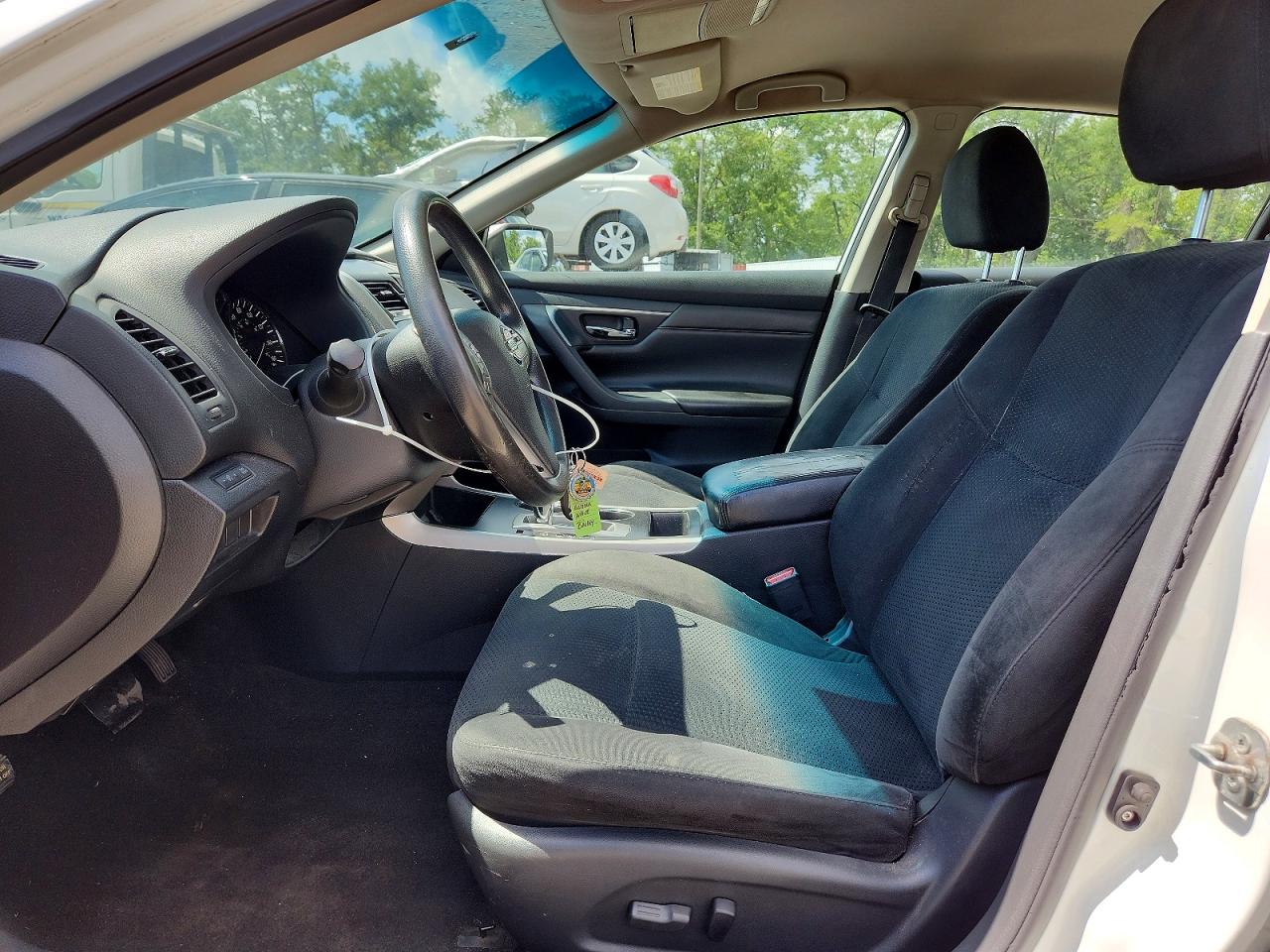 2015 Nissan Altima 2.5 S White vin: 1N4AL3AP4FN900684