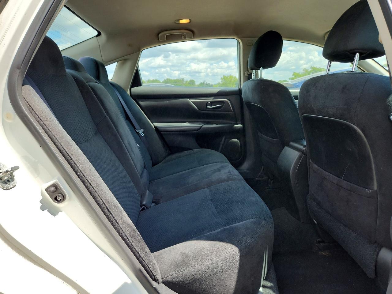 2015 Nissan Altima 2.5 S White vin: 1N4AL3AP4FN900684
