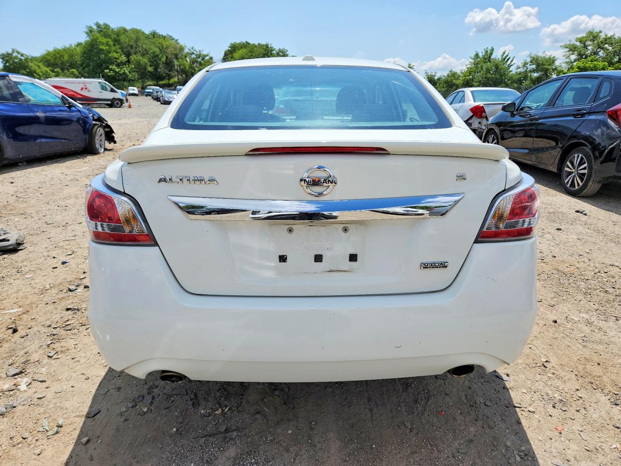 2015 Nissan Altima 2.5 S White vin: 1N4AL3AP4FN900684