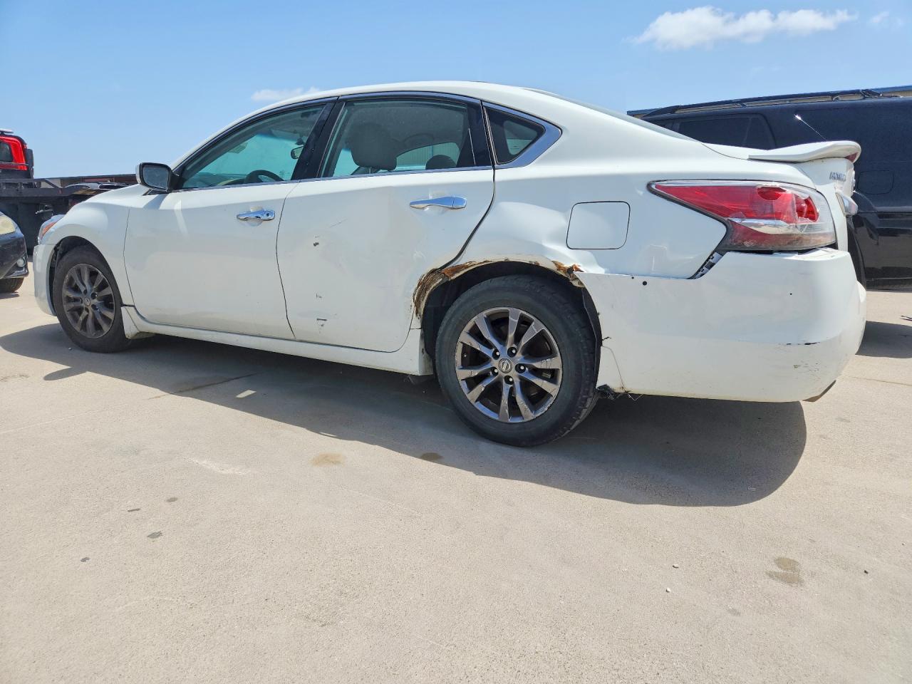2015 Nissan Altima 2.5 S Белый vin: 1N4AL3AP4FN905447