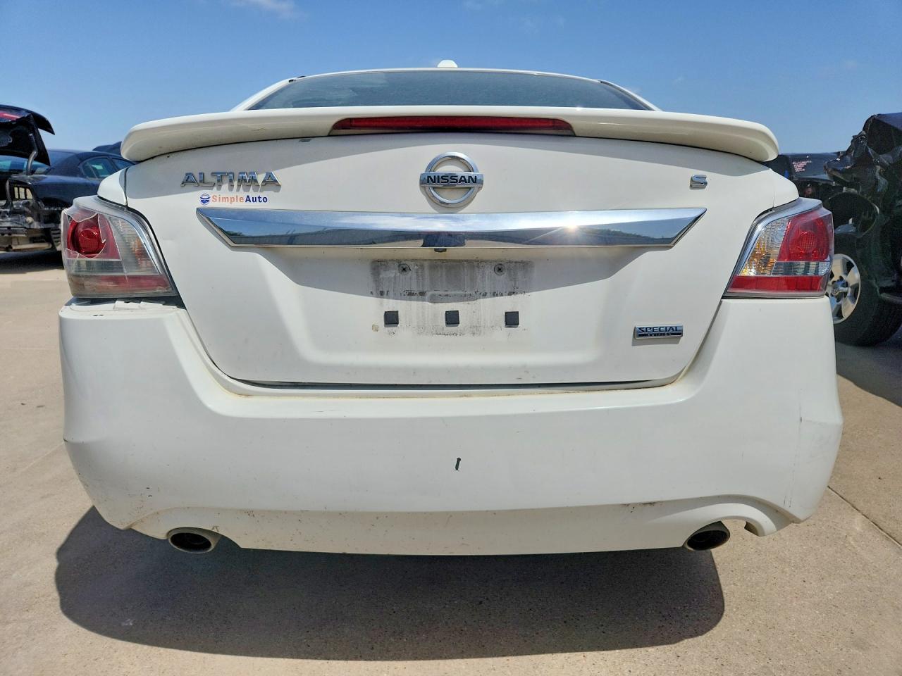 2015 Nissan Altima 2.5 S Белый vin: 1N4AL3AP4FN905447