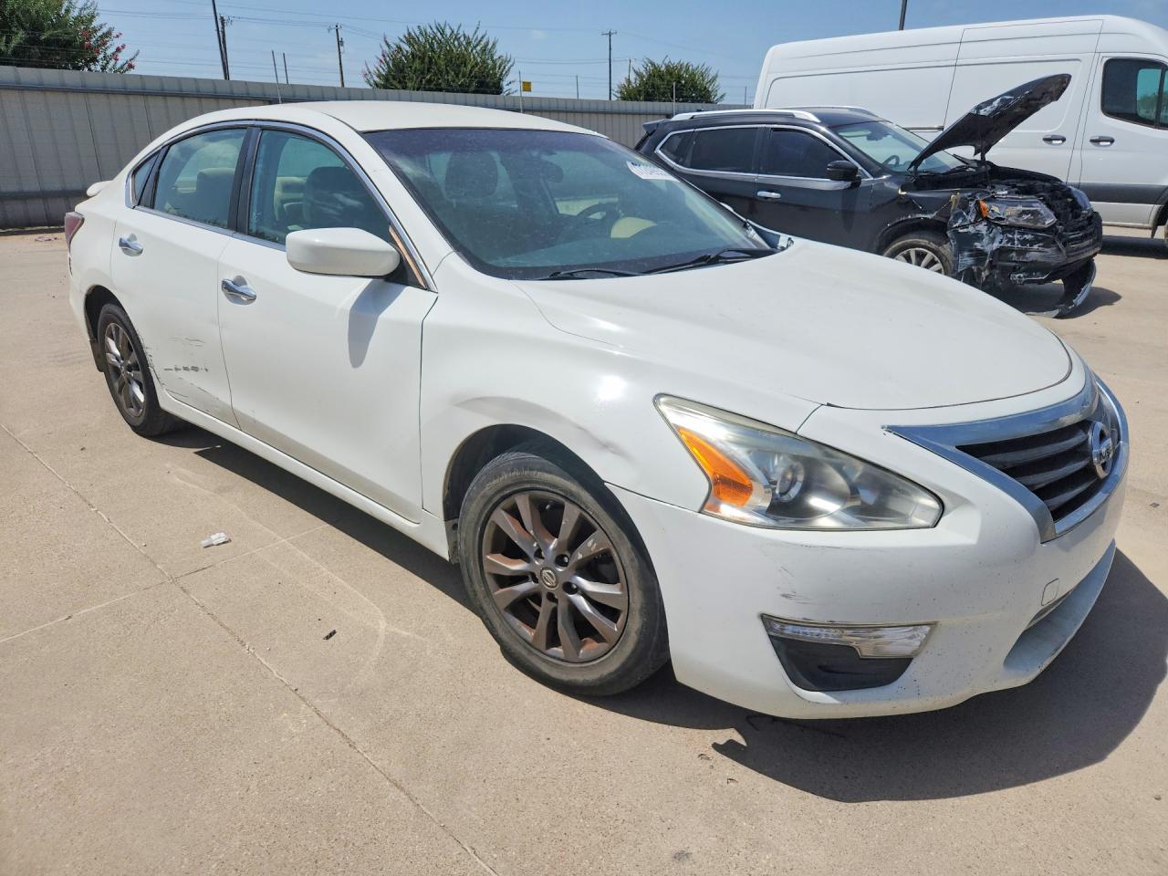 2015 Nissan Altima 2.5 S Белый vin: 1N4AL3AP4FN905447