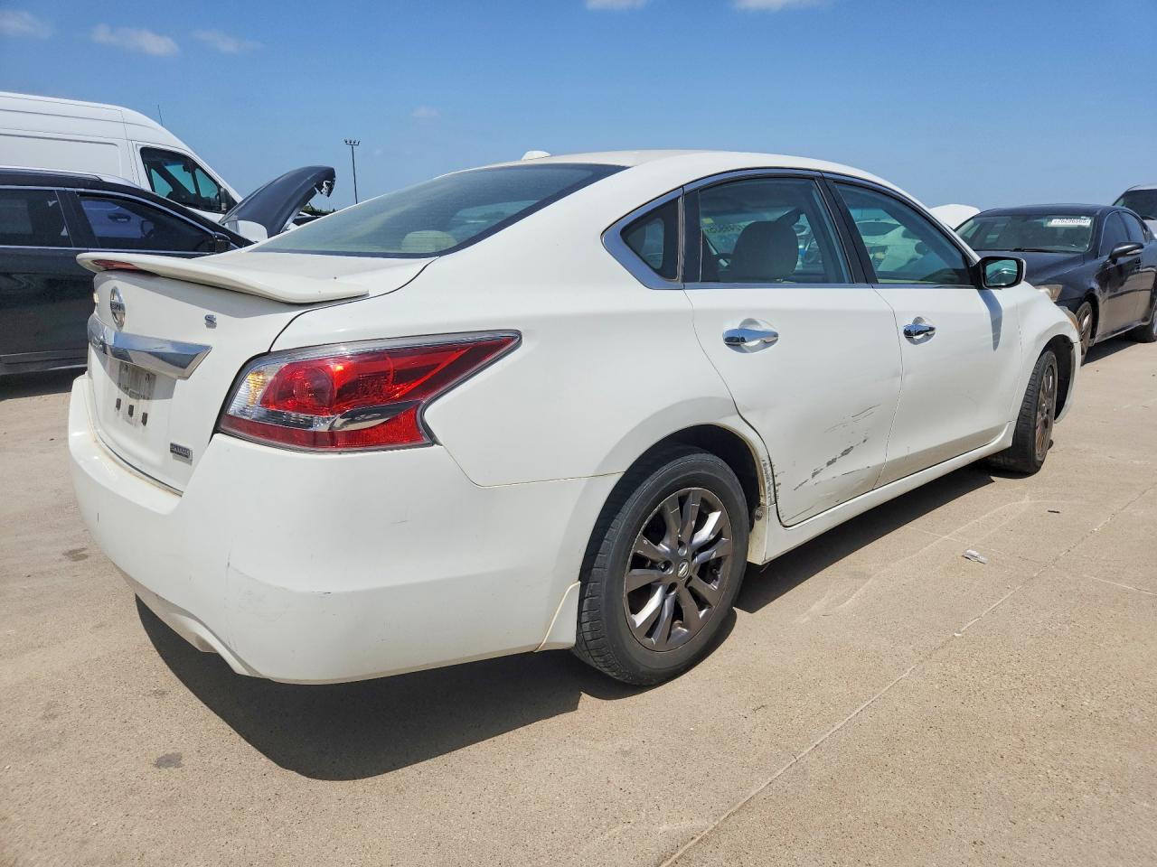 2015 Nissan Altima 2.5 S Белый vin: 1N4AL3AP4FN905447