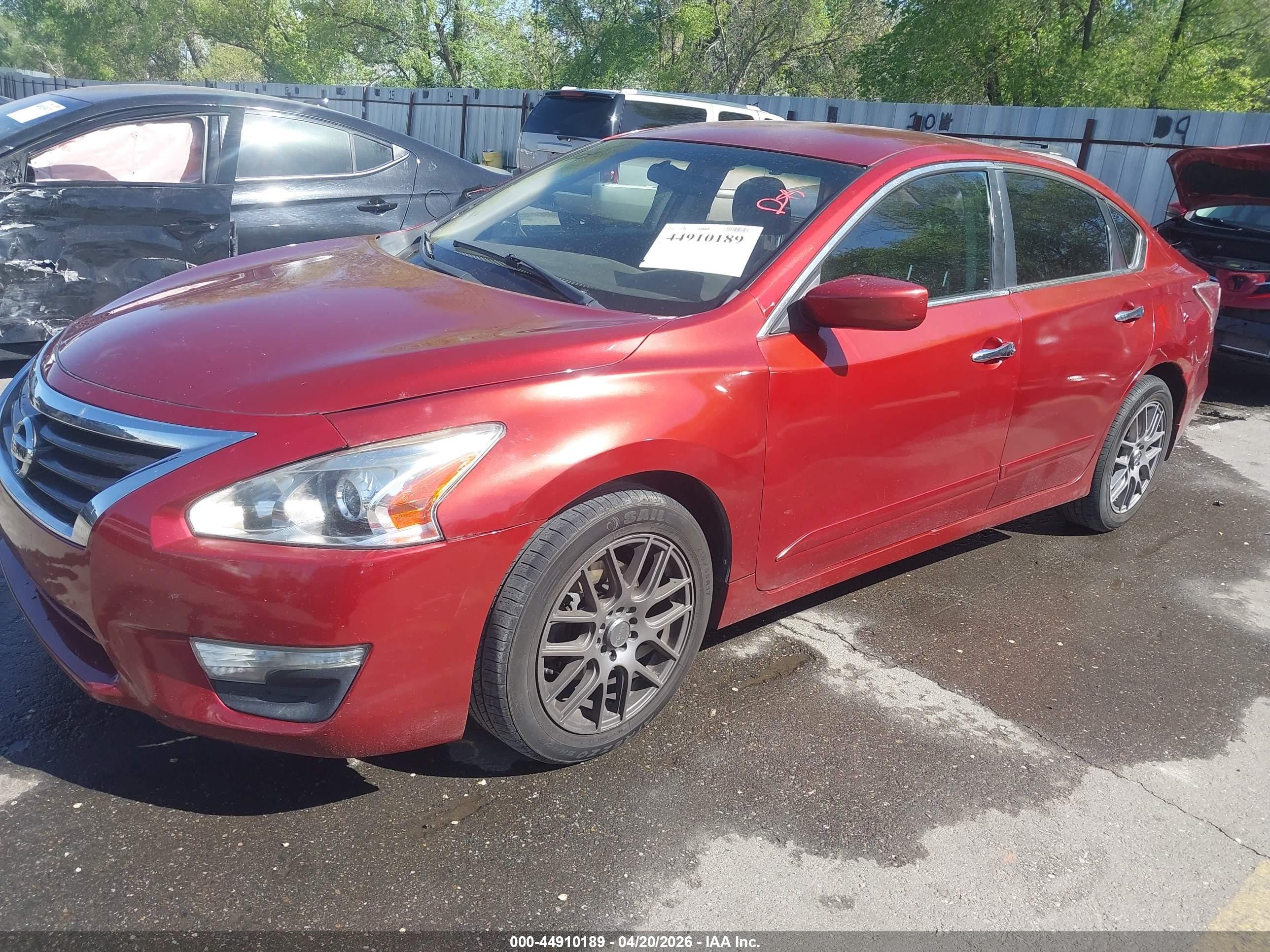 2015 Nissan Altima 2.5 S Red vin: 1N4AL3AP4FN918117