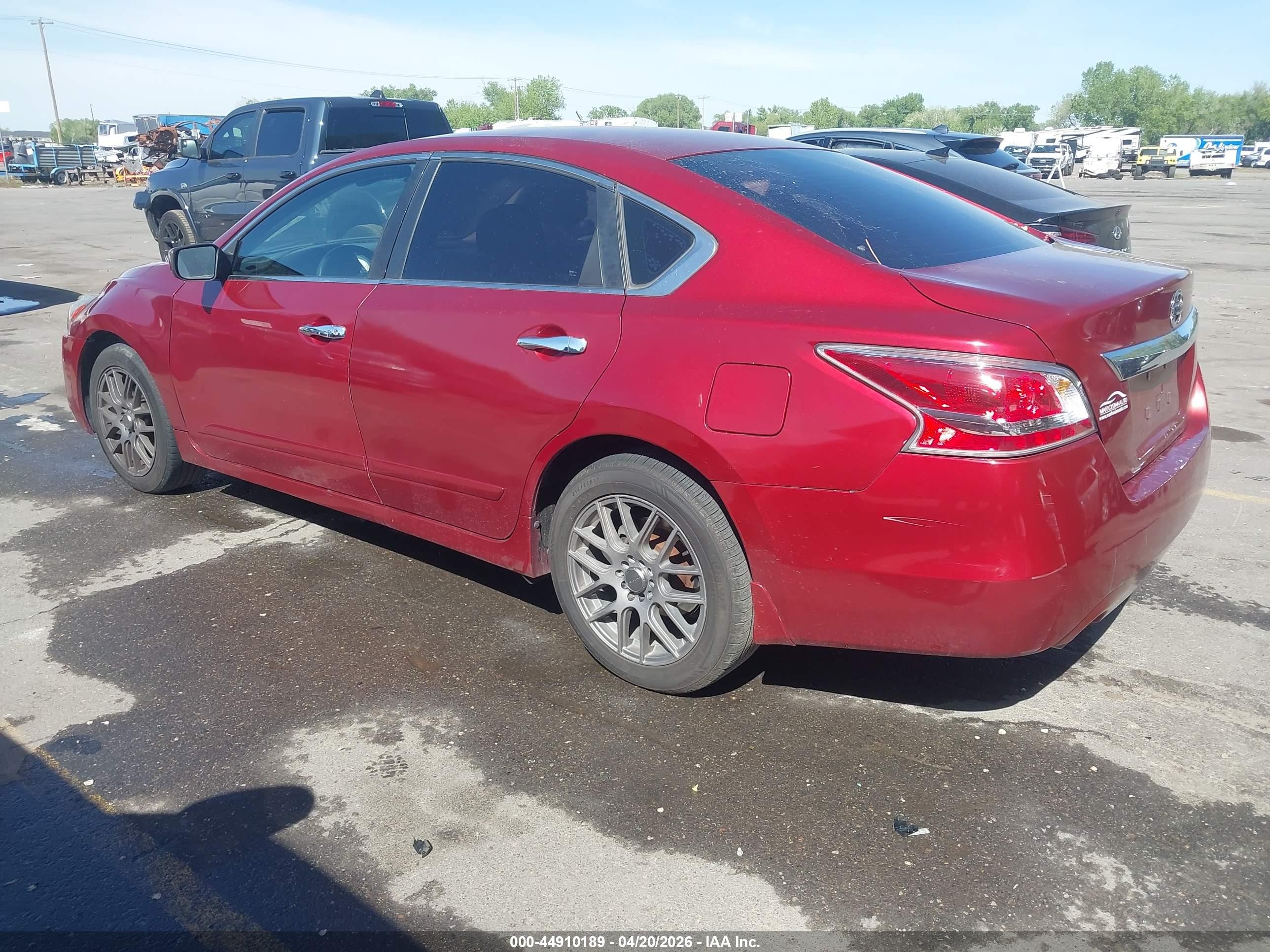 2015 Nissan Altima 2.5 S Red vin: 1N4AL3AP4FN918117