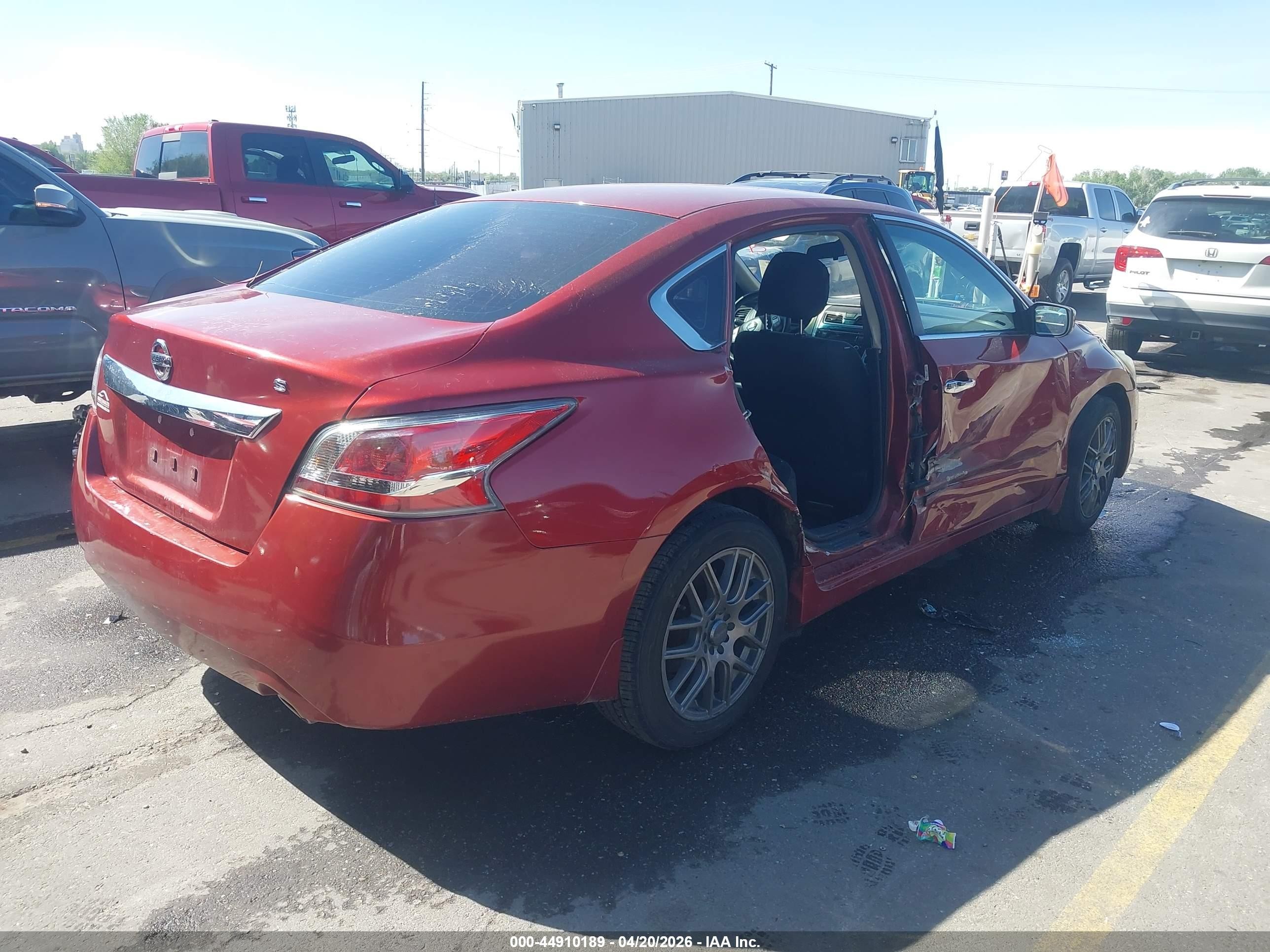 2015 Nissan Altima 2.5 S Red vin: 1N4AL3AP4FN918117