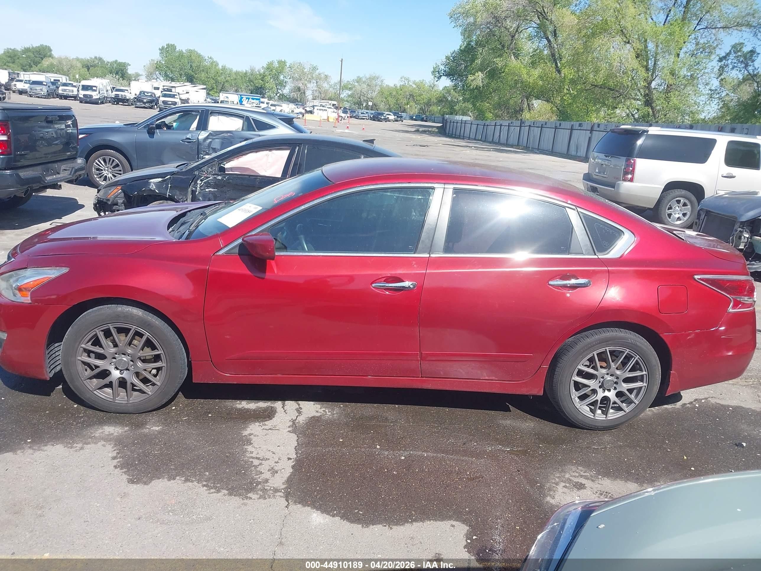 2015 Nissan Altima 2.5 S Red vin: 1N4AL3AP4FN918117