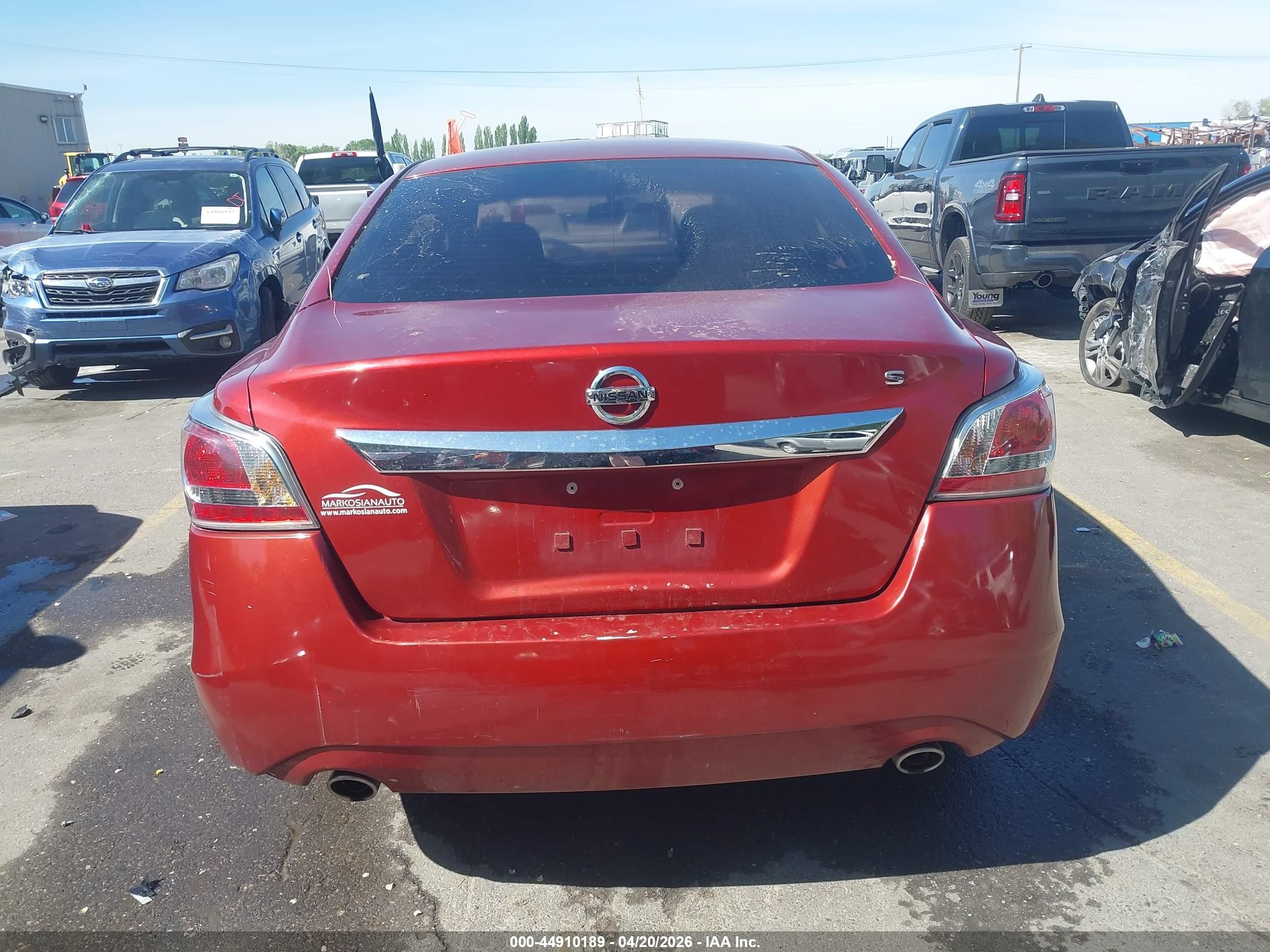 2015 Nissan Altima 2.5 S Red vin: 1N4AL3AP4FN918117